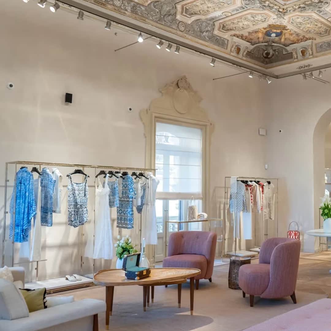 HYPEBEASTさんのインスタグラム写真 - (HYPEBEASTInstagram)「@hypebeaststyle: Following the opening of @louisvuitton's summertime café in Saint-Tropez, the fashion house looks to open a resort boutique store and its first Italian café in Taormina, Sicily.⁠ ⁠ The new store looks to the blue hues of the Mediterranean to inspire the decor combined with hits of the signature monogram found on the housewares. The fashion store concept will provide food, entertainment, technology, and more offering all-day services that span from breakfast to lunch created by Chef Roberto Toro.⁠ ⁠ Guests who visit the store will find ready-to-wear, bags, footwear and accessories from the LV by the Pool collection, as well as a special edition of the signature Neverfull tote bag.⁠ Take a look at the new venue above.⁠ Photo: Sabrina Battagliola/Louis Vuitton⁠」8月5日 5時40分 - hypebeast