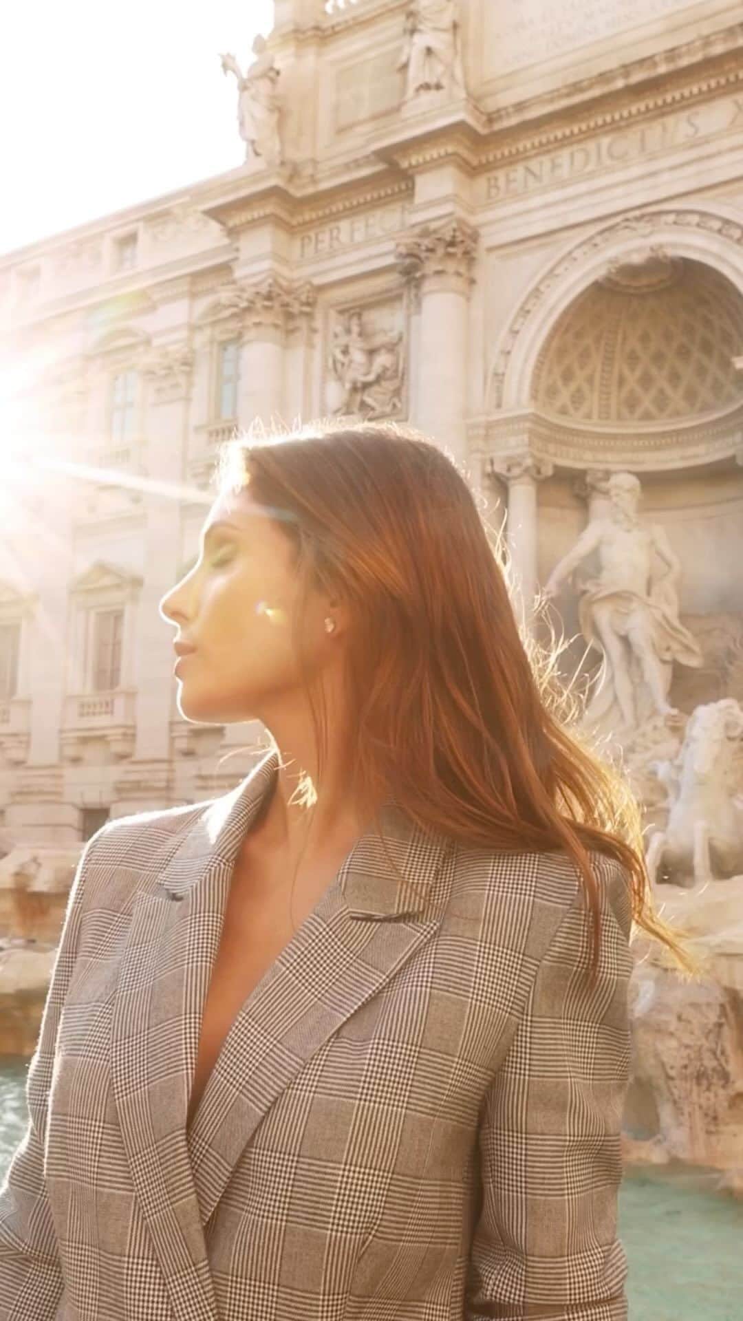 カロリーネ・セリコのインスタグラム：「Tramonto Collection, the fashion film」