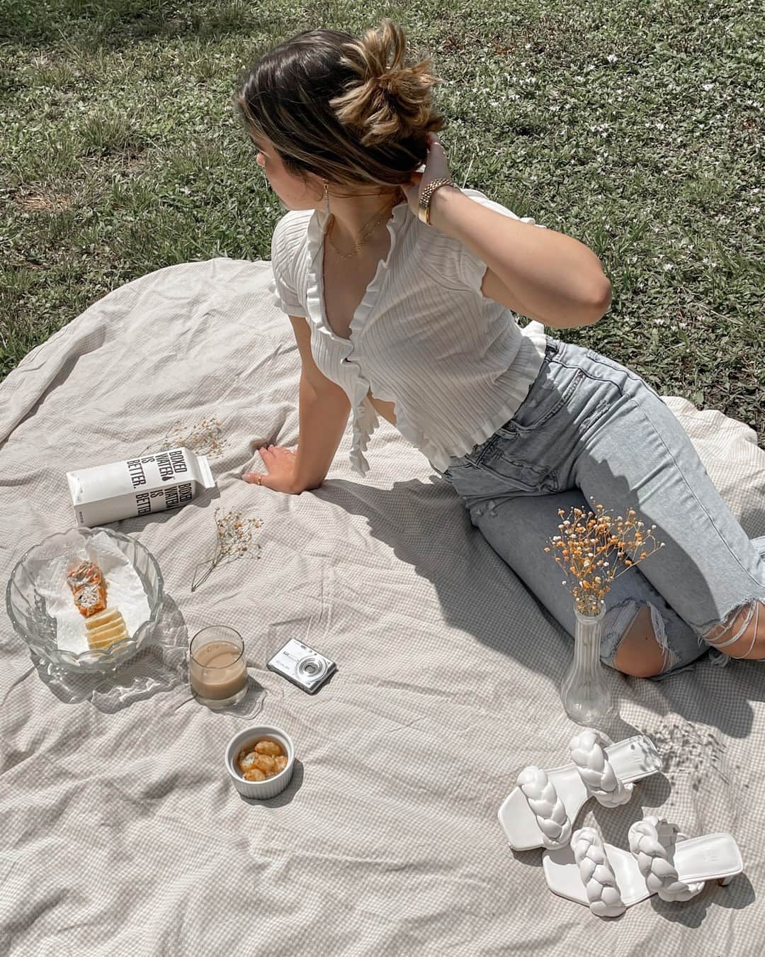 BoxedWaterさんのインスタグラム写真 - (BoxedWaterInstagram)「A picnic appreciation post 🌤️🎨  @content.club.nyc @pop.picnics @freckledlaur @janvisingh_」8月5日 5時53分 - boxedwater