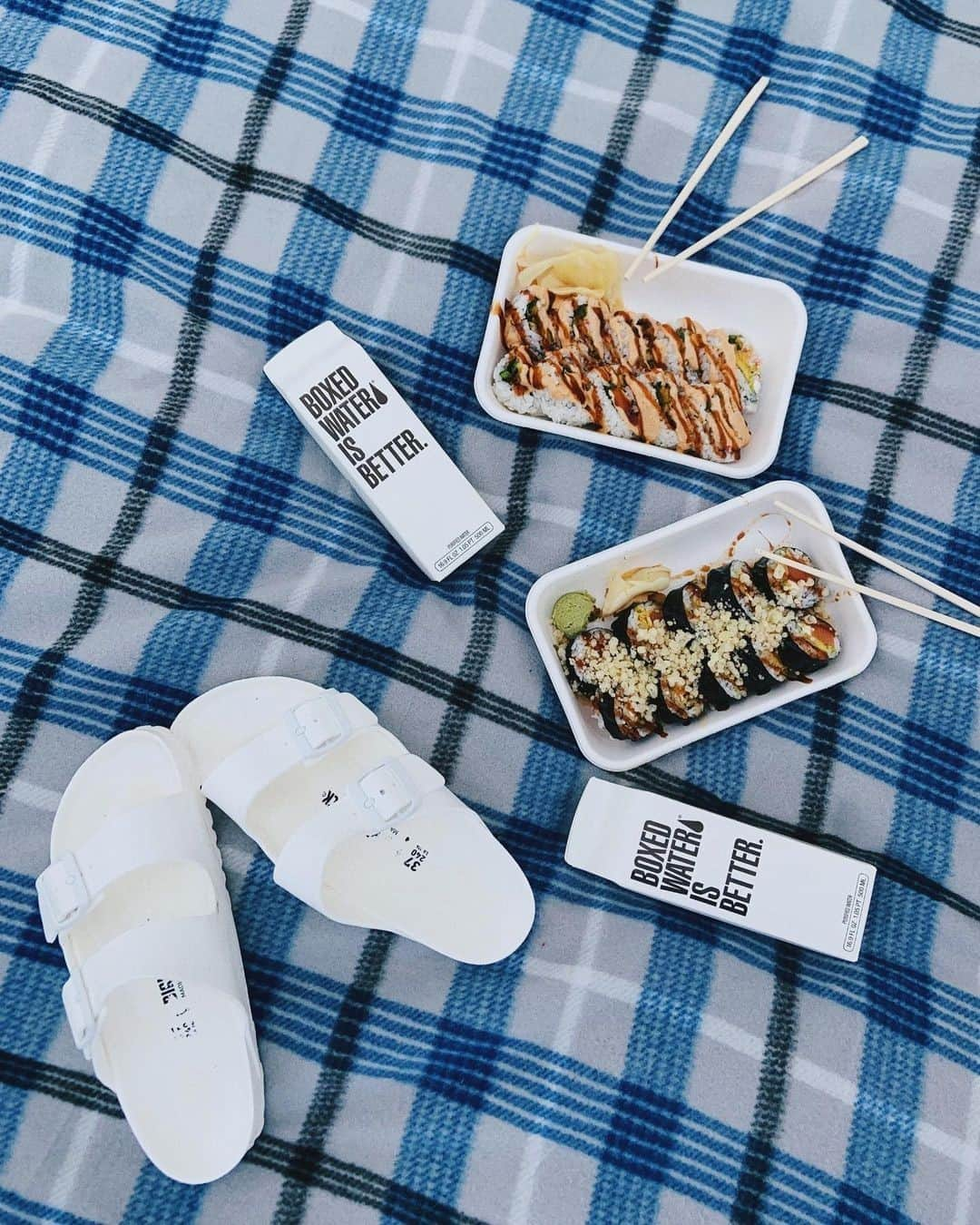 BoxedWaterさんのインスタグラム写真 - (BoxedWaterInstagram)「A picnic appreciation post 🌤️🎨  @content.club.nyc @pop.picnics @freckledlaur @janvisingh_」8月5日 5時53分 - boxedwater