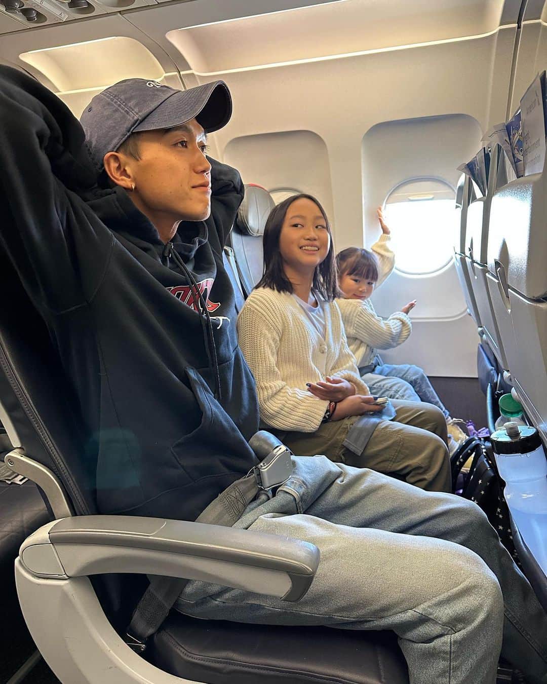 大迫傑のインスタグラム：「とても特別なプライベート(空間)ジェットで懐かしの地にワークアウトをしに向かいます。 プライベート(空間)ジェットにしてはとてもお財布に優しい料金でした。今後も利用したいと思います。  #26列目」