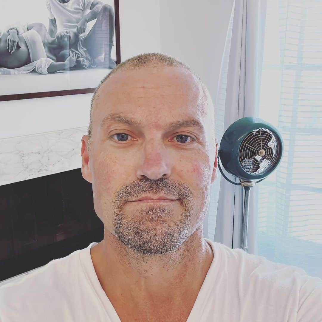 ブライアン・オースティン・グリーンのインスタグラム：「Fresh cut 😊. Thought I’d share ❤️❤️ It’s for work (since people seem to want to comment about their opinion on it) Just sharing 😂」