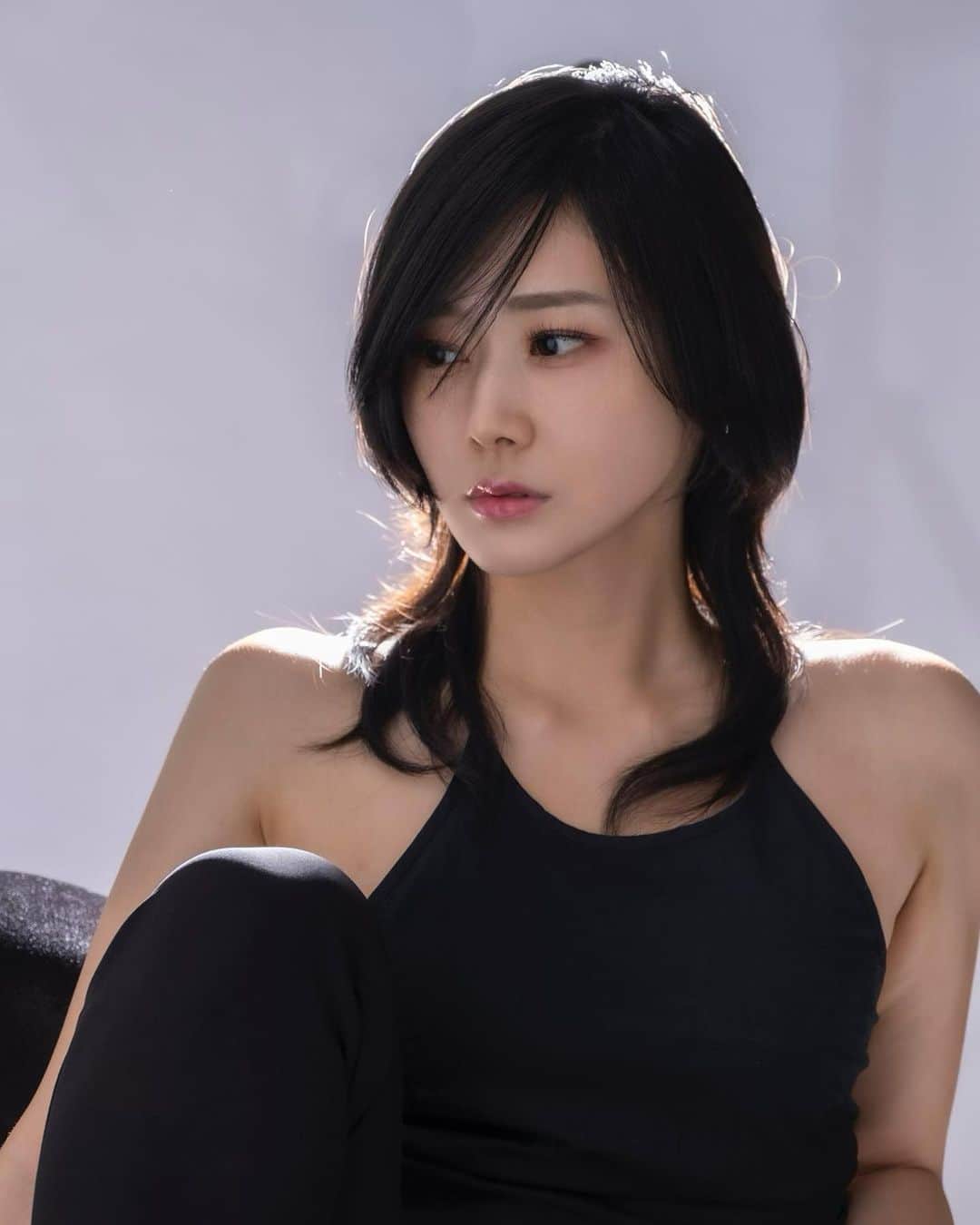 宮藤あどねのインスタグラム：「studio ALBAさんで素敵なプロフィール写真を撮って頂きました。フォトグラファーの小島有希子さんに新しい魅力を演出して頂きました。  スタッフは全員女性で…人生相談聞いて貰いました🤫小島さんの半生を伺いとってもカッコよくて生き方素敵でそんな方に撮っていただく写真ってとっても尊いです。  私自身とても最近生き方を見直していて、新しい道を切り拓こうと今回プロフィール写真撮って頂く事を決めお願いしました。  本当にありがとうございます😊  ・  ・  ・  PR @studio_alba  #宮藤あどね #被写体 #笑顔 #bikinigirl #bikini #黒髪 #ウルフカット #偶像 #女優 #モデル #アイドル  #美容 #ラウンドガール #格闘技好きな人と繋がりたい  #フィットネス #ダイエット #ボディメイク #美ボディ #減量 #育乳 #写真好きな人と繋がりたい # #東京フォトスタジオ #江東区フォトスタジオ #江東区スタジオ #江東区写真スタジオ #studioALBA #スタジオアルバ #東京写真スタジオ」