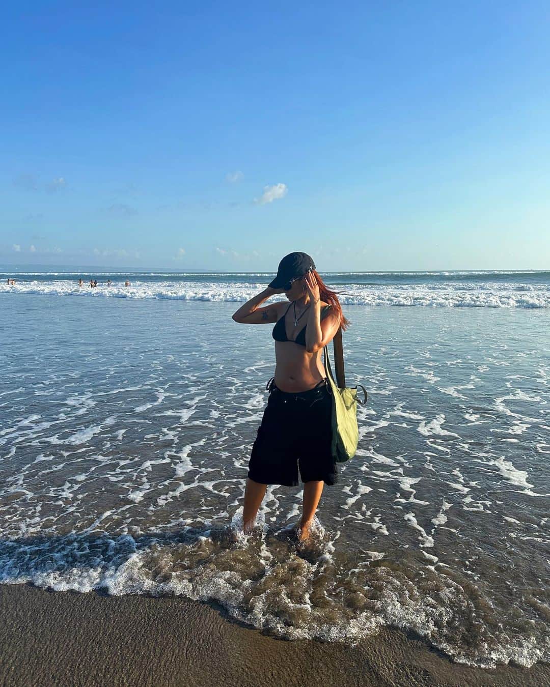 YOONのインスタグラム：「Finally made out to Indian Ocean 🌊 Excited for next 2 wks 🌏🤘🏽😌🖤」
