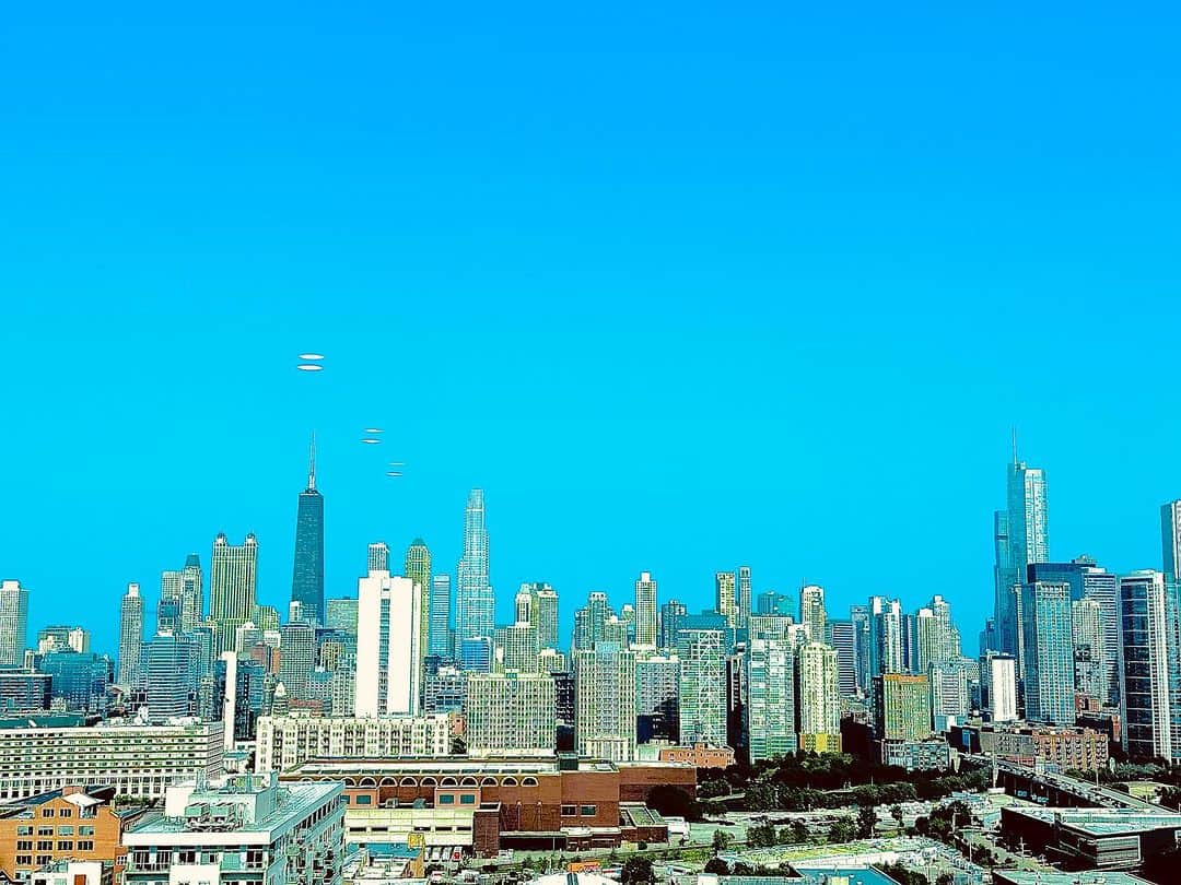 トム・デロングのインスタグラム：「A little dash of Chicago for the weekend…」