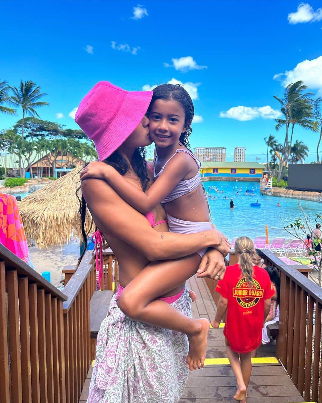 ケリア・モニーツのインスタグラム：「How do we keep them little forever ??😭😭😭 love you my Angel girl, happy birthday」