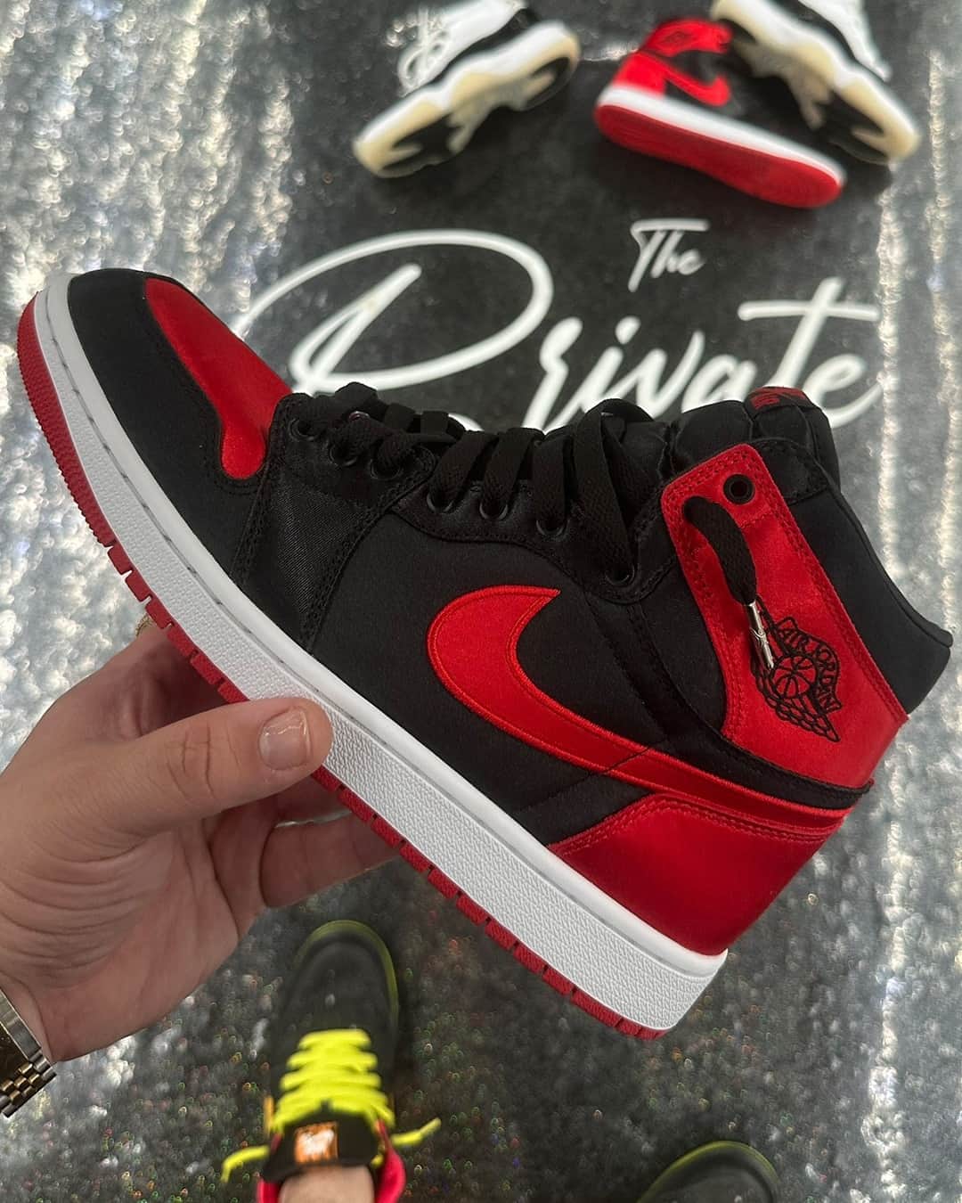 Sneaker News x Jordans Dailyさんのインスタグラム写真 - (Sneaker News x Jordans DailyInstagram)「IN-HAND LOOK: 2023 Air Jordan 1 "Satin Bred" 🧼⁠ Releasing OCT. 18th ($180) -- COP or PASS!?⁠ ⁠ LINK IN BIO for more info 📝」8月5日 6時57分 - jordansdaily