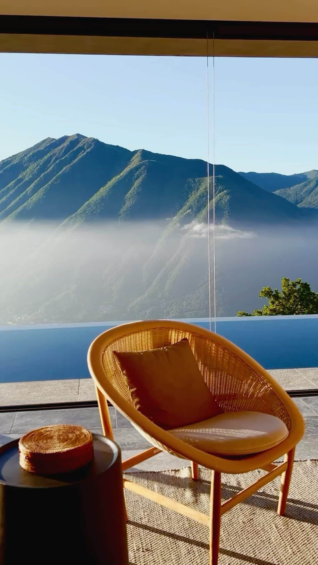 BEAUTIFUL HOTELSのインスタグラム：「Experience the breathtaking beauty of Lake Como, Italy with @enrico_costantini from the stunning Villa Peduzzi! 🇮🇹  Whether you’re relaxing on the balconies, indulging in the infinity pool, or basking in the sun on the roof garden terrace, the magic of Lake Como surrounds you. 💦 Get ready to unwind in this tranquil oasis, far from the hustle and bustle, and be immersed in 4.5 acres of enchanting alpine gardens. 🌿 Villa Peduzzi promises an unparalleled level of peace and tranquility, making it the perfect escape for a dream vacation. ✨  Tag someone who needs a mesmerizing retreat at Villa Peduzzi! ⬇️  📽 @enrico_costantini 📍 @villapeduzzi, Lake Como, Italy 🎶 Piero Piccioni - Amore mio aiutami - Main Theme」