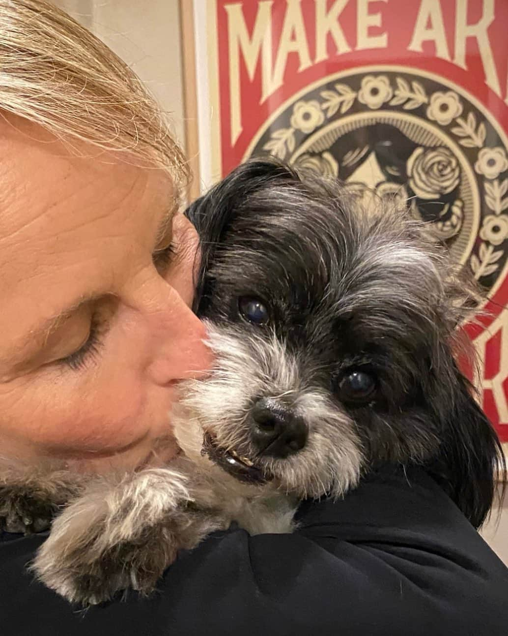 ヘレン・ハントさんのインスタグラム写真 - (ヘレン・ハントInstagram)「When we adopted Eddie from @muchloveanimalrescue we saw a list of dogs on their website. Next to the photos it said things like “This dog wants to be your only dog,” or “This dog is looking for an adult home.” Next to Eddie’s picture it said, “ As far as we can tell this is pretty much a perfect dog.” They were right. No words. Go play on a beach somewhere in doggie heaven. We love you  ❤️💔❤️」8月5日 7時16分 - helenhunt