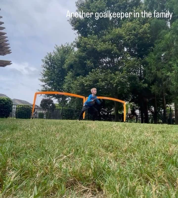 クリスティアン・フックスのインスタグラム：「Goalkeeper #2 it is then…」