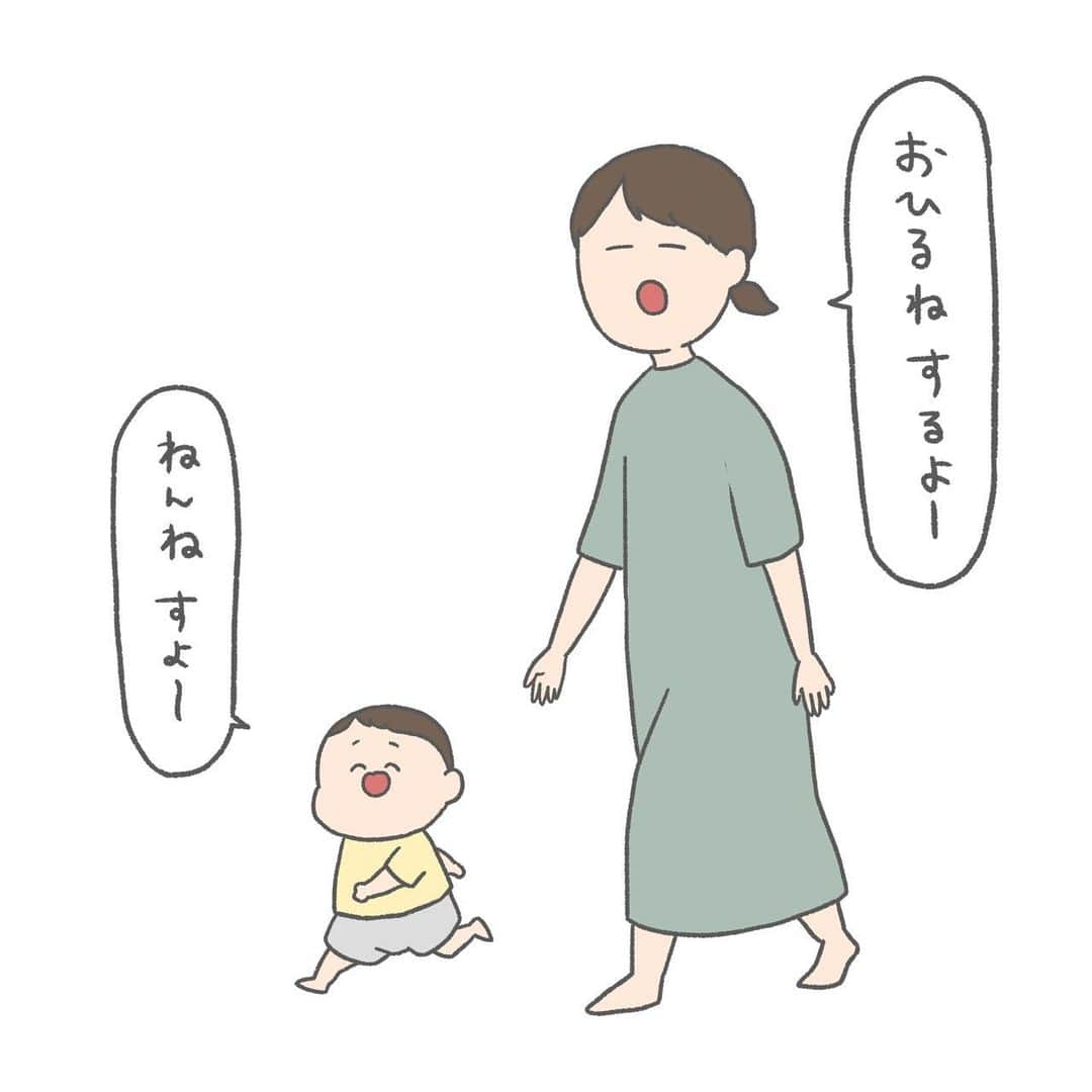 チリツモルのインスタグラム：「スワイプ→→→ _  #お昼寝 このまま寝たい自分と 今のうちに仕事したい自分との 壮絶な戦いが幕を開ける  暑いですね…」