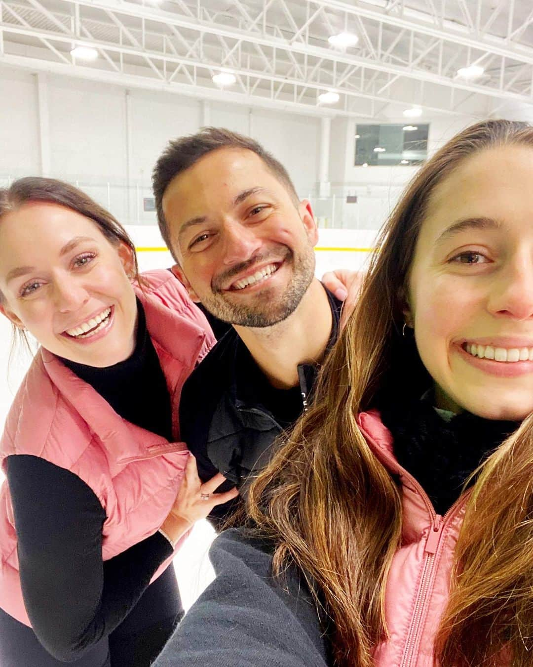 テッサ・ヴァーチュさんのインスタグラム写真 - (テッサ・ヴァーチュInstagram)「Extraordinary week in Montreal with @lilahandlewis 💃🏻🕺🏻⛸️ These two have some magic up their sleeves … can’t wait for the season to start. Such a delight to watch them thrive!」8月5日 8時31分 - tessavirtue17