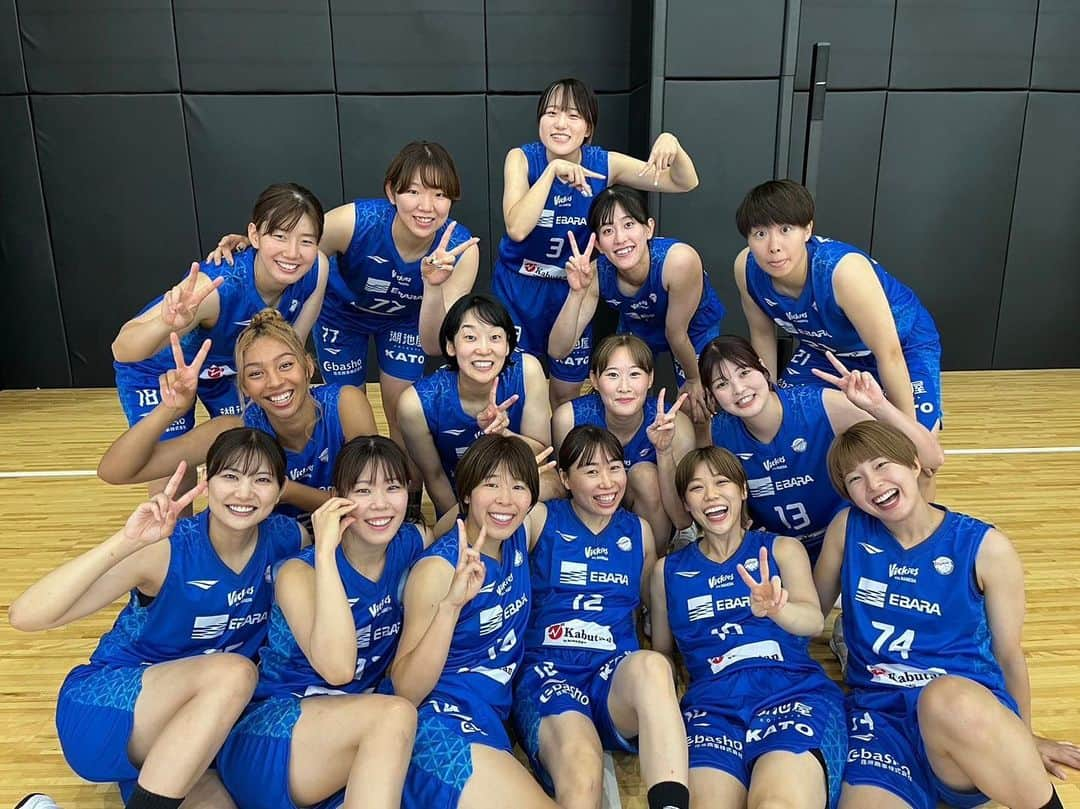 本橋菜子のインスタグラム：「2023-24season😽🩵💙 　 #プログラム撮影  #東京羽田ヴィッキーズ」