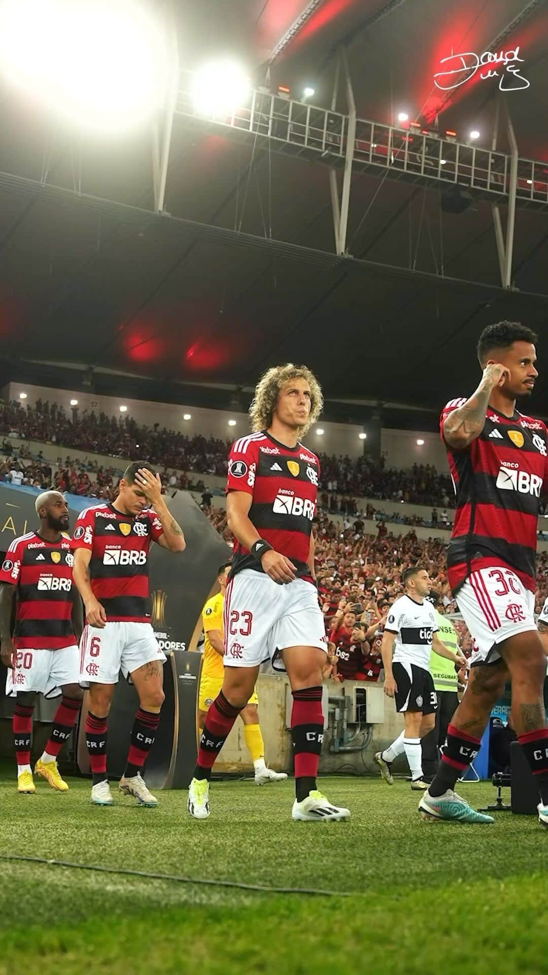 ダヴィド・ルイス・モレイラ・マリーニョのインスタグラム：「@libertadores @maracana @flamengo ❤️🖤」