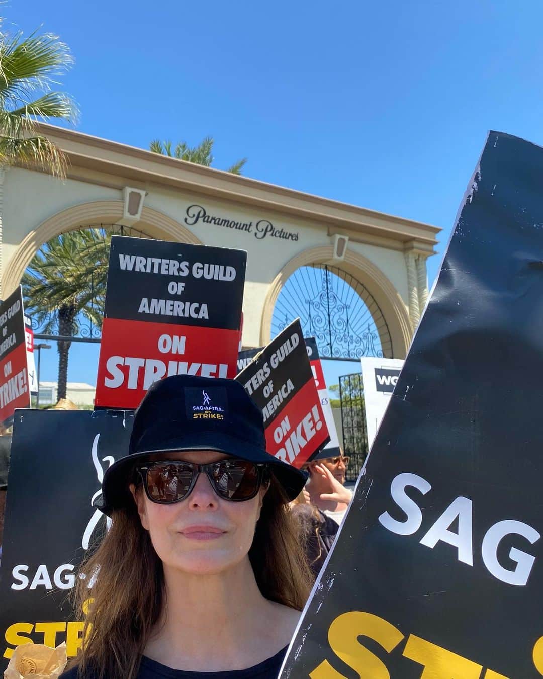 ジーン・トリプルホーンのインスタグラム：「As long as it takes.⁣ ⁣ @sagaftra @wgawest @wgaeast」