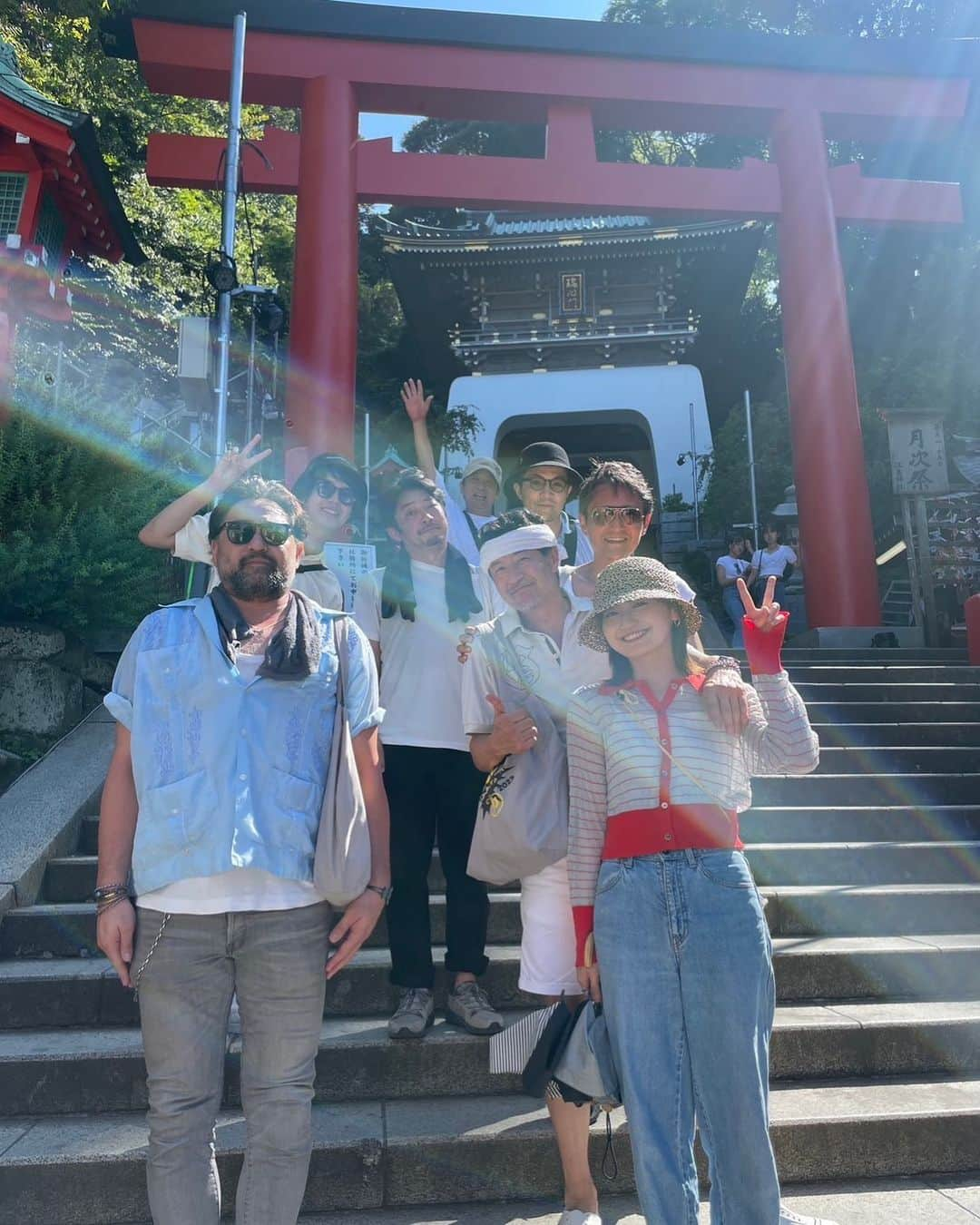 ミスターちんさんのインスタグラム写真 - (ミスターちんInstagram)「事務所の皆さんと 江ノ島神社へ(^O^)／  #ruby sue #冨家ノリマサ  #平野貴大  #大串有希  #松延知明  #森山祥伍  #高田賢一 #宮本大誠  #ミスターちん」8月5日 9時04分 - mr_chin_official