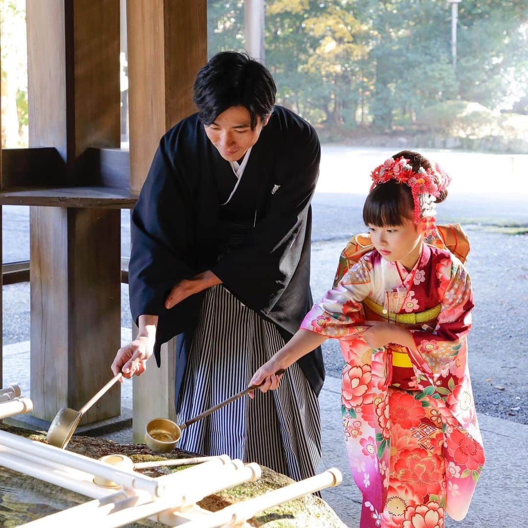 袴 レンタル 成人式 振袖/ 晴れ着の丸昌 横浜店さんのインスタグラム写真 - (袴 レンタル 成人式 振袖/ 晴れ着の丸昌 横浜店Instagram)「【イオン久里浜店】 七五三お祝い着レンタル ご予約承り会  2023年8月5日（土）～10月22日（日） イオン久里浜店2F 特設会場にて開催  久里浜天神社へのお詣りが便利な、お支度付きプランをご用意しております。どうぞお気軽にご来場ください。  先着100名様には、店内の専門店で使える割引券2,000円分をプレゼント！ その他、お楽しみの特典が盛りだくさんです！  #七五三 #753 #前撮り #お祝い着 #7歳 #5歳 #3歳 #七五三ママ #男の子ママ #女の子ママ #着物 #七五三レンタル #晴れ着 #訪問着 #着物レンタル #晴れ着の丸昌横浜店 #晴れ着の丸昌  #イオン久里浜 #久里浜天神社」8月5日 9時16分 - hareginomarusho