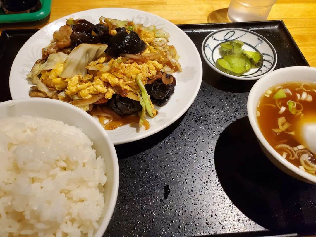 新井義幸さんのインスタグラム写真 - (新井義幸Instagram)「ルミネの合間に行く町中華の木須肉定食。⁡ ⁡⁡ ⁡たまに食べたくなる1品。⁡ ⁡⁡ ⁡ムダのない定食やで。⁡⁡ ⁡⁡ ⁡ワシもこの定食の様にスッキリ！⁡ ⁡ムダなく生きたいもんやで。」8月5日 9時10分 - araipatiino