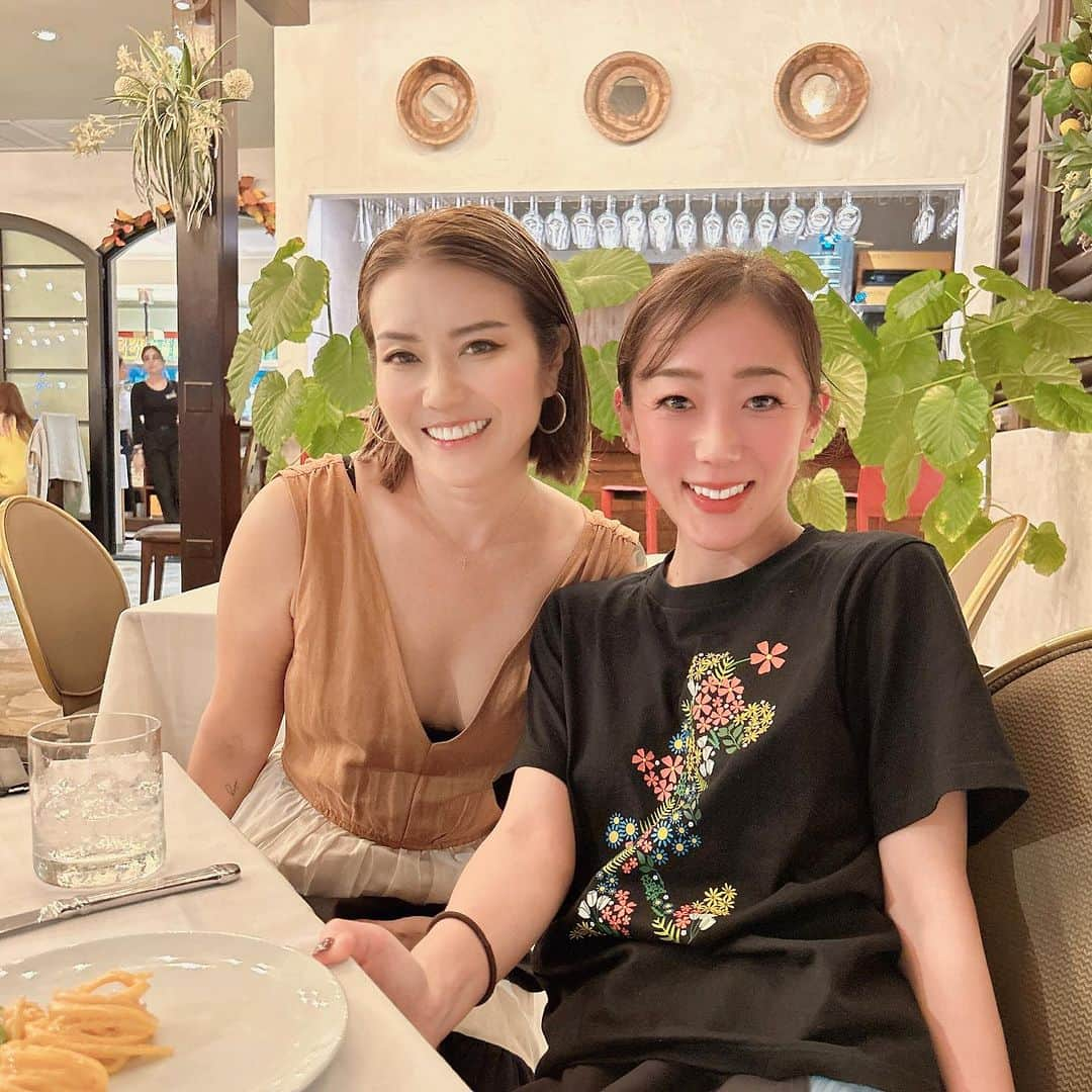 村主章枝さんのインスタグラム写真 - (村主章枝Instagram)「I was so happy to see my friend🥰 久々に会えて嬉しかった〜 #bestfriends」8月5日 9時36分 - fumie.suguri