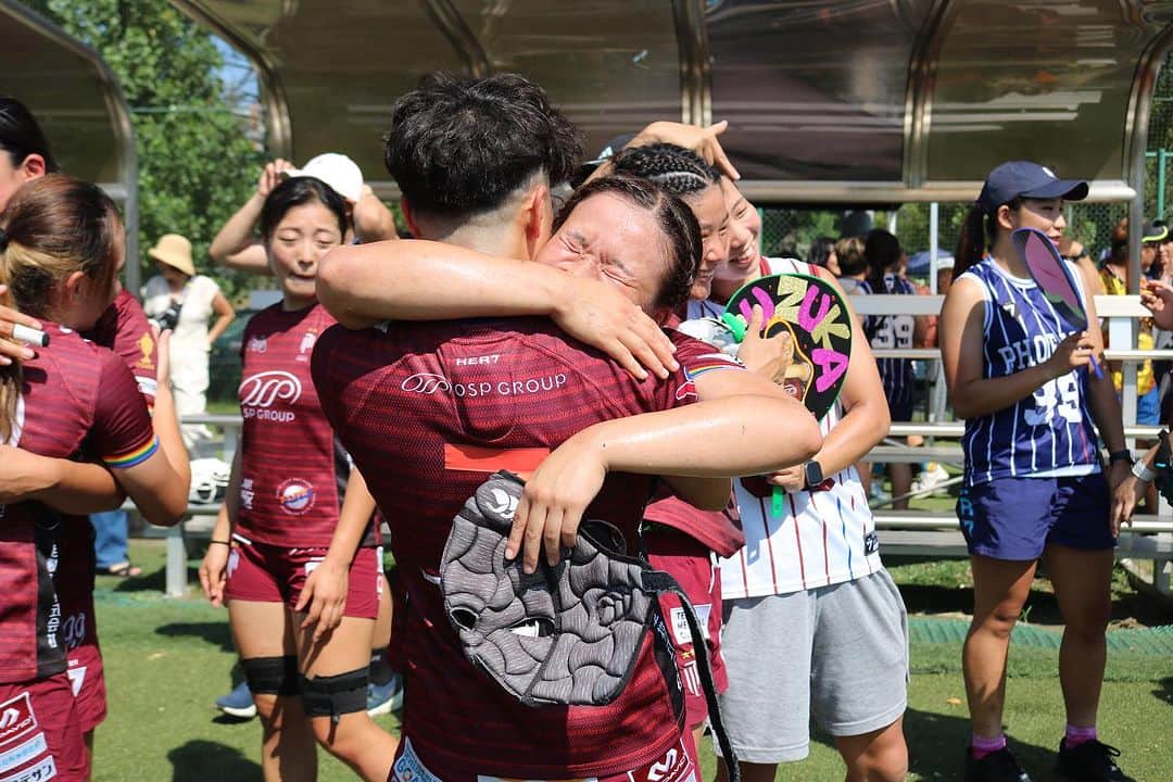 東京フェニックス・ラグビークラブさんのインスタグラム写真 - (東京フェニックス・ラグビークラブInstagram)「Hug ! HUG! ハグ！💕 This is good rugby culture   今日は 日本🇯🇵 vs Fiji 🇫🇯戦！！！ 秩父宮にて１９：１５ キックオフ🏉  東京山九フェニックスの選手もボールガールとして日本代表を応援します🔥  #東京山九フェニックス #女子ラグビー #ラグビー #スポーツ女子 #アスリート女子 #ラグビー日本代表」8月5日 9時41分 - tokyo_phoenixrc
