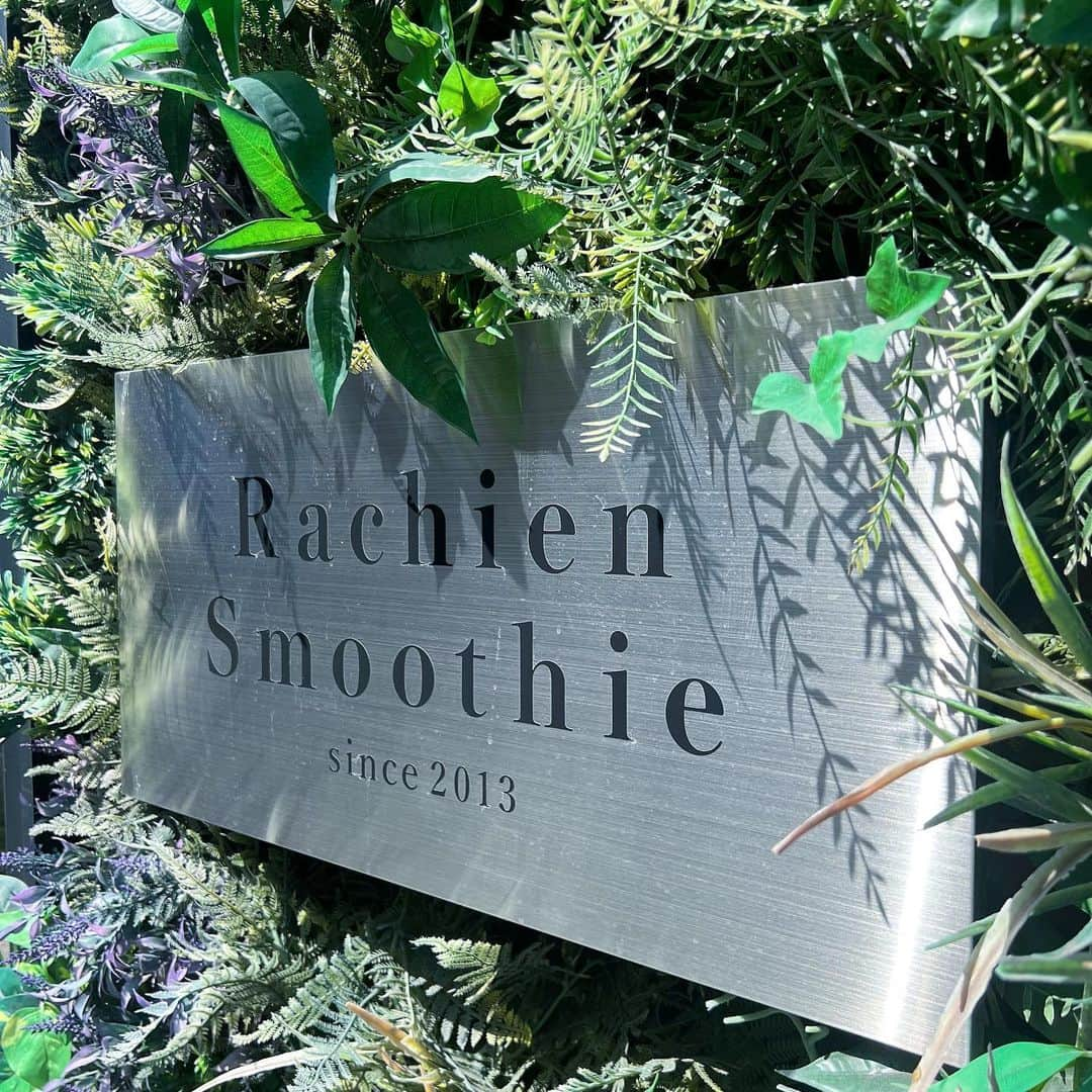 Rachien Smoothieさんのインスタグラム写真 - (Rachien SmoothieInstagram)「. . 2023.8.5 10:00 open！  本日は茅ヶ崎の花火大会。  ラチエンは通常営業ですが、frozen smoothieもたくさん仕込みましたので、花火大会のお供にも良さそう！  frozen smoothieは、人気のPeach Girl や Passion Mango Raspberryもございます🍑🥭  お近くの方はUber Eatsして冷凍して花火見ながら、おうちデザートも良さそう！  店内メニュー、テイクアウトメニュー本日ばっちり仕込みましたが、  各種売り切れ次第、販売終了となります。  明日6日から3日間お休みです。  ビタミンチャージ、パワーチャージ、クールダウン。  ぜひ本日いらしてくださいね😊😊😊  ラストオーダーは店内15:30、テイクアウト15:45。  Uber Eatsは15:30まで。  お間違いないようご来店、ご利用くださいませ🫶」8月5日 9時54分 - rachiensmoothie