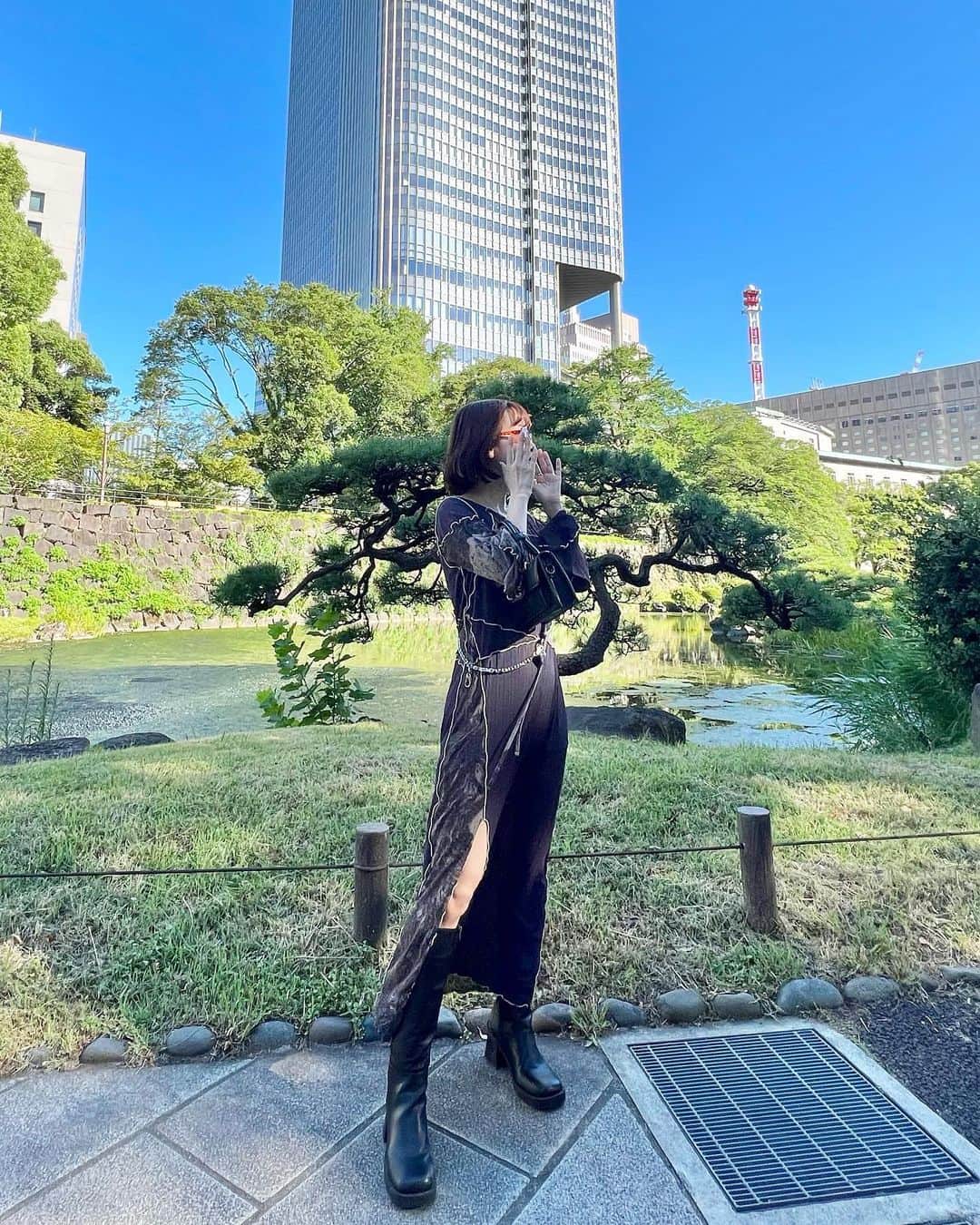 菜々香のインスタグラム：「長袖だけど シースルーで涼しい。 🐈‍⬛🖤  #fashion #ootd #code #コーディネート #コーデ #coordinate #私服 #style #日比谷公園 #look#japan#菜々香#nanaka」
