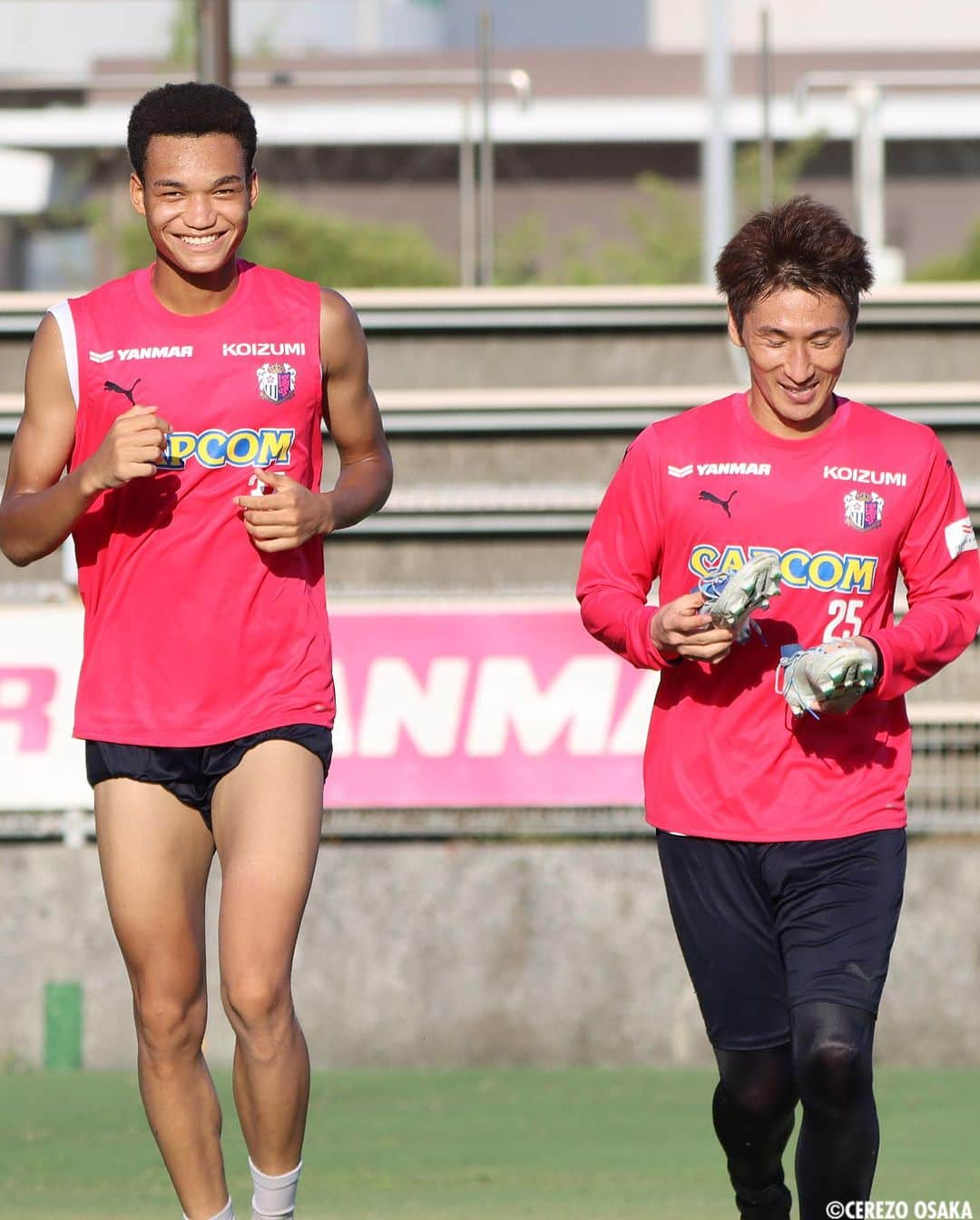 セレッソ大阪さんのインスタグラム写真 - (セレッソ大阪Instagram)「.🌸training🌸  中断明けのリーグ戦（🆚#FC東京）に向けて、前日トレーニングを行いました💪  ホームで戦う一戦🔥 皆様の熱いご声援をよろしくお願いします📣  🏆明治安田生命Ｊ１リーグ第22節 🗓8月6日（日）19:00キックオフ 🏟#ヨドコウ桜スタジアム  #香川真司 選手 #レオセアラ 選手 #渡邉りょう 選手 #カピシャーバ 選手 #鳥海晃司 選手 #上門知樹 選手 #舩木翔 選手 #新井晴樹 選手 #進藤亮佑 選手 #石渡ネルソン 選手 #奥埜博亮 選手 #cerezo #cerezoosaka #SakuraSpectacle #セレッソ大阪」8月5日 21時04分 - cerezo_osaka