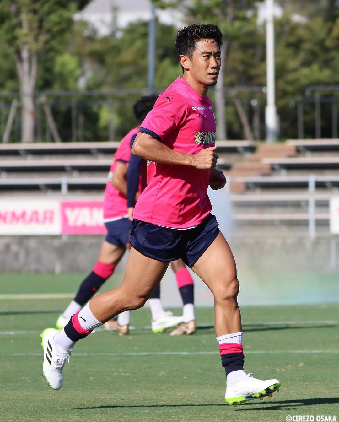 セレッソ大阪さんのインスタグラム写真 - (セレッソ大阪Instagram)「.🌸training🌸  中断明けのリーグ戦（🆚#FC東京）に向けて、前日トレーニングを行いました💪  ホームで戦う一戦🔥 皆様の熱いご声援をよろしくお願いします📣  🏆明治安田生命Ｊ１リーグ第22節 🗓8月6日（日）19:00キックオフ 🏟#ヨドコウ桜スタジアム  #香川真司 選手 #レオセアラ 選手 #渡邉りょう 選手 #カピシャーバ 選手 #鳥海晃司 選手 #上門知樹 選手 #舩木翔 選手 #新井晴樹 選手 #進藤亮佑 選手 #石渡ネルソン 選手 #奥埜博亮 選手 #cerezo #cerezoosaka #SakuraSpectacle #セレッソ大阪」8月5日 21時04分 - cerezo_osaka