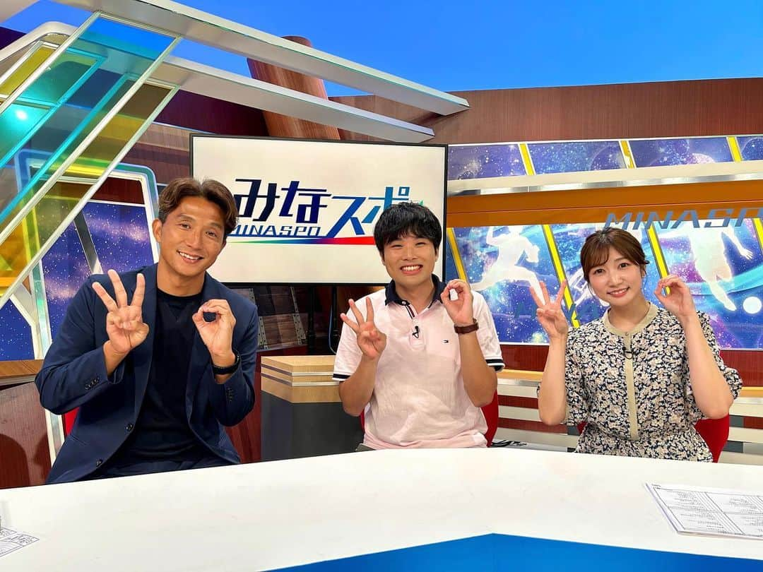 山﨑加奈のインスタグラム：「・ 今日のみなスポ⚽️ ゲストは#福西崇史 さんでした🙌🏻  30といえば… あした、エコパではジュビロ磐田のJリーグ昇格30周年記念マッチがありますね☺️🩵 エンディングで福西さんに思いの丈を語っていただきたかったのですが、残り尺20秒に入りきる内容ではないと😂おっしゃる通りです笑  明日の試合行かれる方、雨対策してくださいね🥹🫶🏻 ・ #sbsテレビ #みなスポ  #ジュビロ磐田 #サッカー王国 #静岡 #アナウンサー #女子アナコーデ  #女子アナヘア #スポーツキャスター  #山﨑加奈」