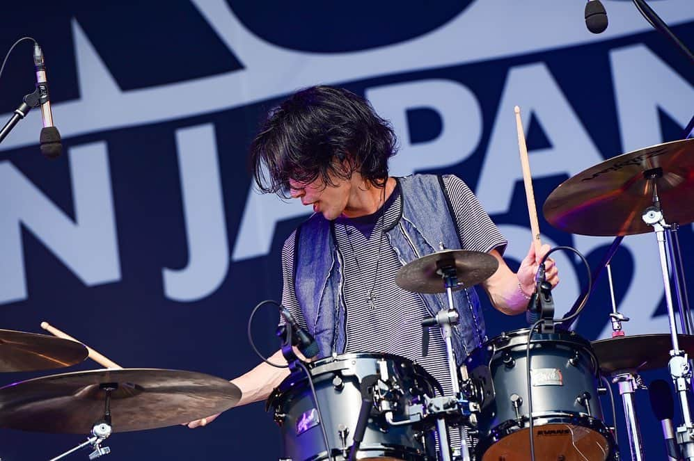 黒川亮介のインスタグラム：「ROCK IN JAPAN FESTIVAL 2023  やっぱりLIVEが一番好きや✌️ 暑い中神サイ選んでくれてマジでありがとう！！  #RIJF2023 #canopus  #zildjian  #evans」