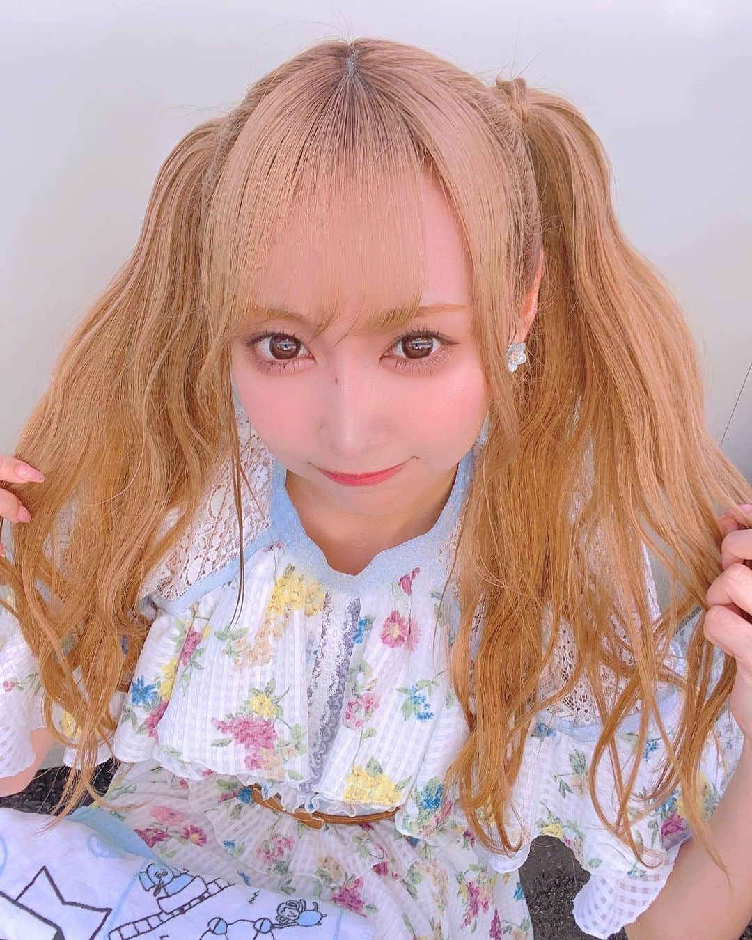 野村実代のインスタグラム：「ハイトーンすきー？🫠♡ ⁡ ⁡ ⁡ #TIF2023 今年も出演できて嬉しかった..！ あちちな夏、一緒に過ごしてくれてありがとう🫶🏻 ⁡ ⁡ ⁡ ⁡ #SKE48#好きになっちゃった#ハイトーン#ハイトーンカラー#ヘアアレンジ#ツインテール」