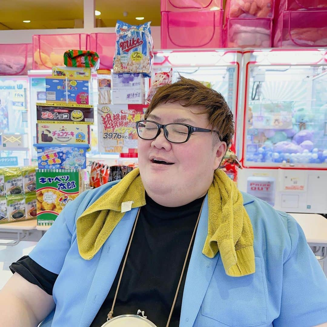 デカキンさんのインスタグラム写真 - (デカキンInstagram)「なんとデカキンの顔はめパネルがあるクレーンゲーム屋さんの動画を投稿しました!!!🎉 子デカキンは超レアです!!!🤣笑 ※『クレーンゲーム3万円で何キロ取れるのか?!』の動画のやつです!!! さて何kg取れたのでしょうか?!  #PR #おたいち #OTAICHIPOPWORLD」8月5日 19時29分 - dekakin