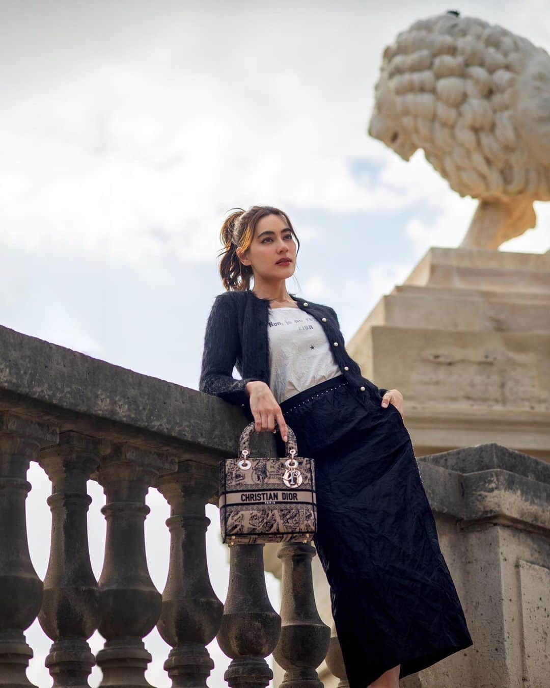 キンバリー・アン・ウォーテマス・ティアムシリのインスタグラム：「Missing Paris a place where all my dreams came true 🤍 @dior #Dior #DiorAW23」