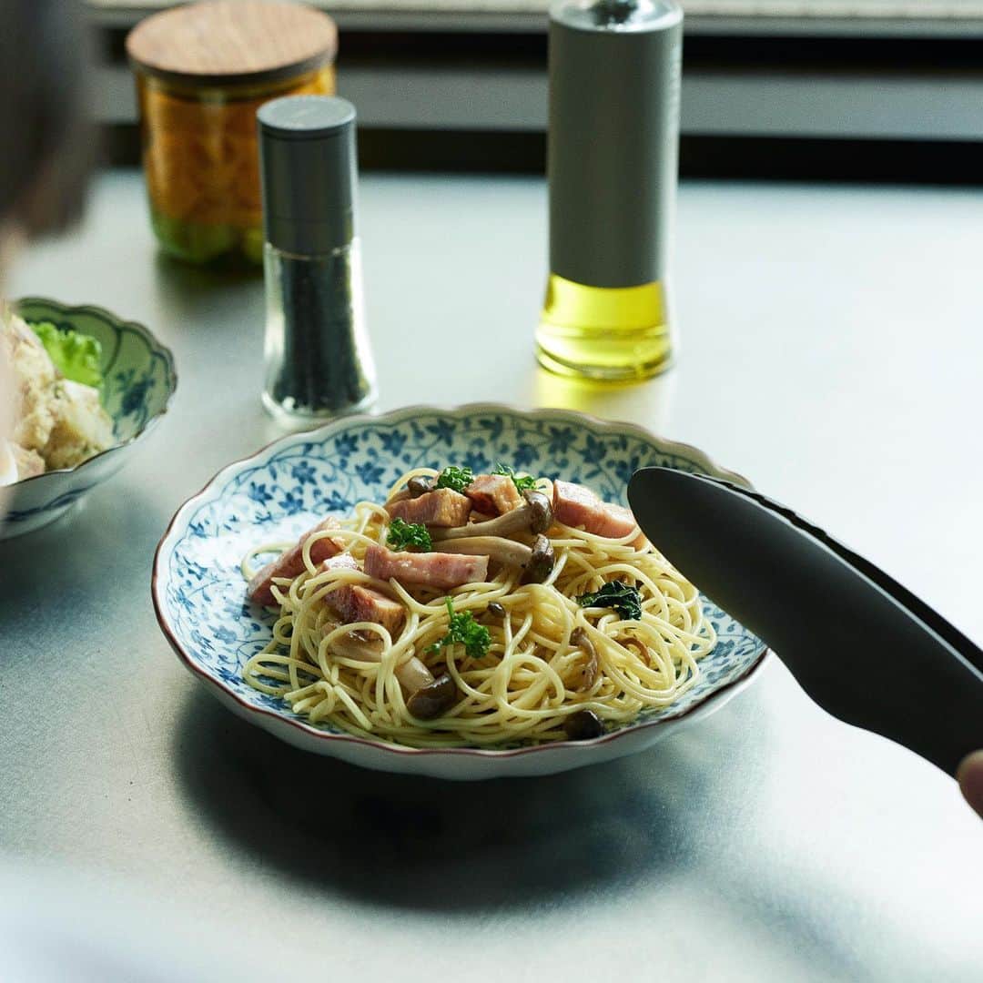 LAKOLE / ラコレさんのインスタグラム写真 - (LAKOLE / ラコレInstagram)「. #LAKOLE_GOODS 𝗨𝗧𝗦𝗨𝗪𝗔 𝗙𝗢𝗥 𝗘𝗩𝗘𝗥𝗬𝗢𝗡𝗘 ⁡ 日本の伝統技術と現代のデザインをかけあわせて、さまざまな食卓を彩る、テーブルウェアをご用意しました。 特集ページも公開中！ぜひご覧くださいませ。 >>@lakole_official @lakole_mens ⁡ ⁡ ⁡ #LAKOLE #ラコレ #あたりまえを素敵に #食器 #プレート #和食器 #日本製食器 #美濃焼き #美濃焼 #美濃焼き食器 #美濃焼食器 #若狭塗 #山中塗 #器好き #うつわのある暮らし #うつわ好き #美濃焼 #陶器 #madeinjapan #日本製 #シンプルな暮らし #コスパ #プチプラ #プチプラ雑貨 #テーブルウェア #テーブルコーディネート #lakole食器 #食器好き」8月5日 19時39分 - lakole_official
