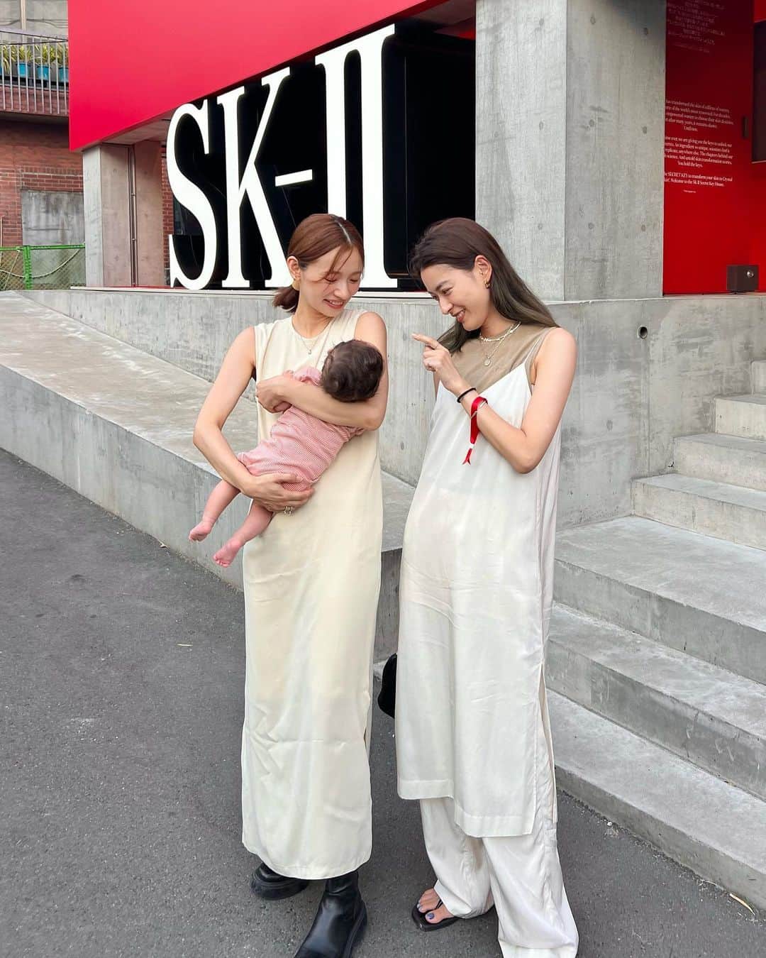さんのインスタグラム写真 - (Instagram)「・ 世界観が素敵だった @skii のイベントの写真たち📷  フォトスポットが多くて、友達と行ったら絶対楽しめる！ ドリンクの氷にもSK-Ⅱの文字があったり、映像で楽しむエリアがあったり、ミュージアムに来てる気分になりました👀🧡  プチべべも一緒に行ったのですが、キラキラに始終興味津々で楽しそうでした👶🏻🤟🏻  #skii #skincar #表参道 #ピテラ #ピテラエッセンス #フェイシャルトリートメントエッセンス」8月5日 19時39分 - natsukoakahani