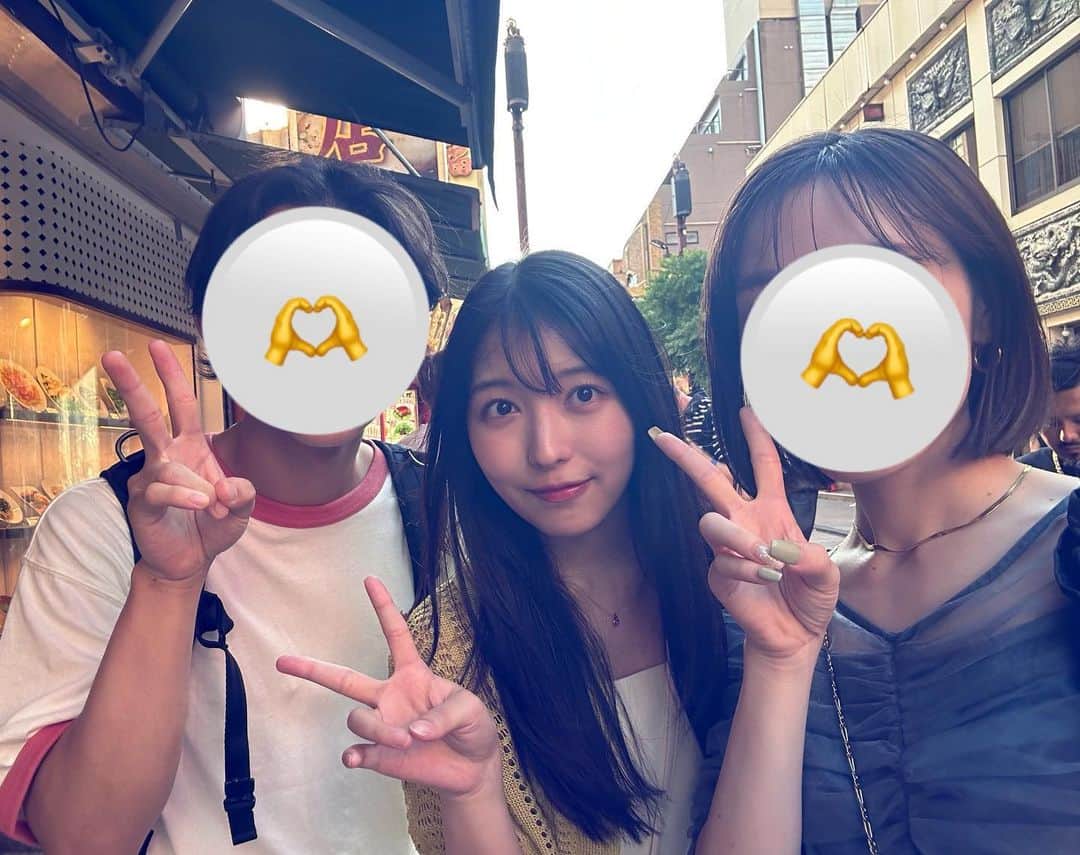 野乃のインスタグラム：「この前、従姉妹たちと遊んだ時。 歩いて小籠包🥟真夏ばーじょん #中華街」