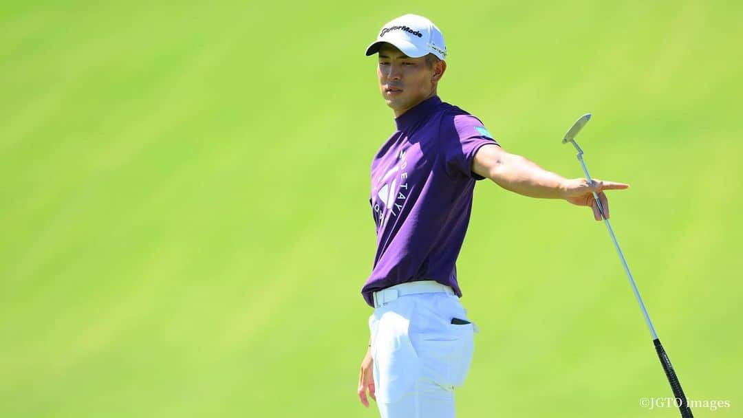  JGTO 男子プロゴルフツアーのインスタグラム：「『横浜ミナト Championship ～Fujiki Centennial～』第3ラウンド⛳️   歯がゆさを、噛みしめながらも中島啓太が今年6度目の最終日最終組に！💪🏻😤 会場の横浜カントリークラブは、2018年の「日本オープン」で回って予選落ちを喫した。 「傾斜のぼってすぐに切られたピンポジで、あのときはスピンコントロールができなかった。アプローチも寄らなくて、簡単にボギーを打った記憶がありますけど、5年前からかなり成長している」と、実感を頼りに「明日は、パターが入ってくれれば優勝のチャンスもぜんぜんある」と、期待をこめた😠✊🏻  #jgto #golftournament #男子ゴルフ #横浜ミナトチャンピオンシップ #横浜カントリークラブ #中島啓太」