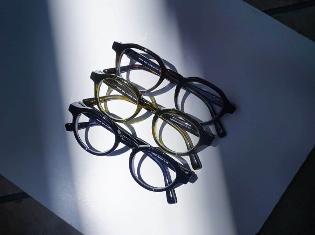 MYKITA SHOP TOKYOのインスタグラム：「【ACETATE BOLD "NIAM"】  新作のACETATE Collectionの中でも人気のNIAMは、クラシカルなクラウンパントシェイプのモデルです。ボリューム感のあるアセテートですが、透け感があるので重たくなりすぎないのもポイントです。   ACETATE BOLD NIAM  NIAM, one of the most popular models in the new ACETATE Collection, has a classic crown punt shape. The acetate has a voluminous feel, but the transparency of the acetate keeps it from becoming too heavy.  _____  #mykita  #mykitaacetate  #eyewear  #eyewearfashion  #マイキータ #メガネ」