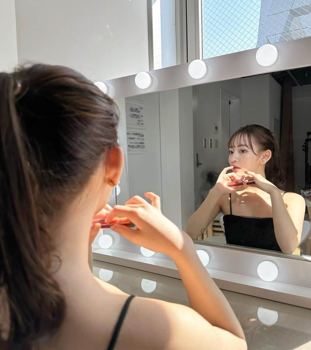 河野まひるのインスタグラム：「💄✨️ NARS / アフターグローリップシャイン 02474 最近の愛用リップ♡」