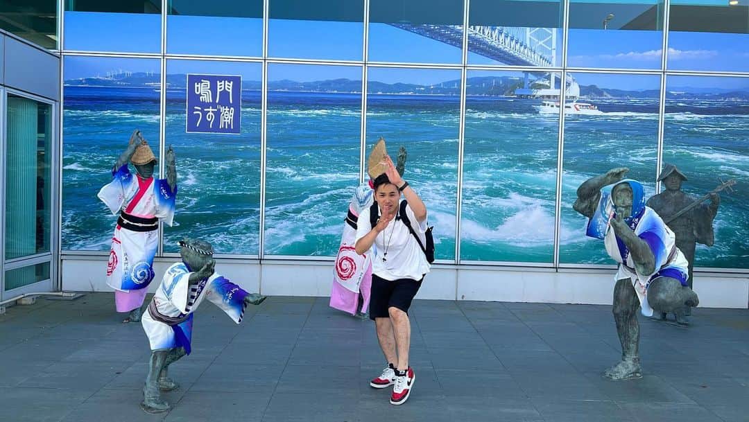 篠栗たかしさんのインスタグラム写真 - (篠栗たかしInstagram)「本日は、 #徳島穴吹カレッジ さんにお邪魔させてもらいました！！ ネタもビンゴ大会も盛り上がって、楽しすぎて本当にあっという間に時間が過ぎていきました！！  帰りに空港で食べた#徳島ラーメン もおいしくて、 なんで大学時代にもっと徳島に来なかったんだろう、と後悔しました…  また遊びに行きたいなー徳島✨  #エイトブリッジ  #学園祭  #オープンキャンパス  #徳島あわおどり空港」8月5日 20時07分 - eight_bridge_guli