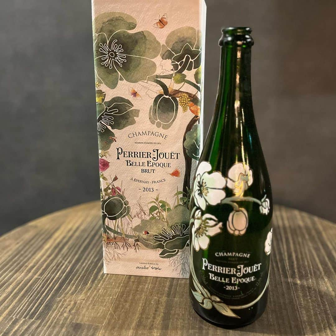 fuka3のインスタグラム：「💚 #perrierjouetbelleepoque . . . #母からのプレゼント #🍾🥂❤️  #大切に頂きました #感謝 #ペリエジュエベルエポック . #perrierjouetbelleepoque2013 . #私の店じゃないよ #笑笑」