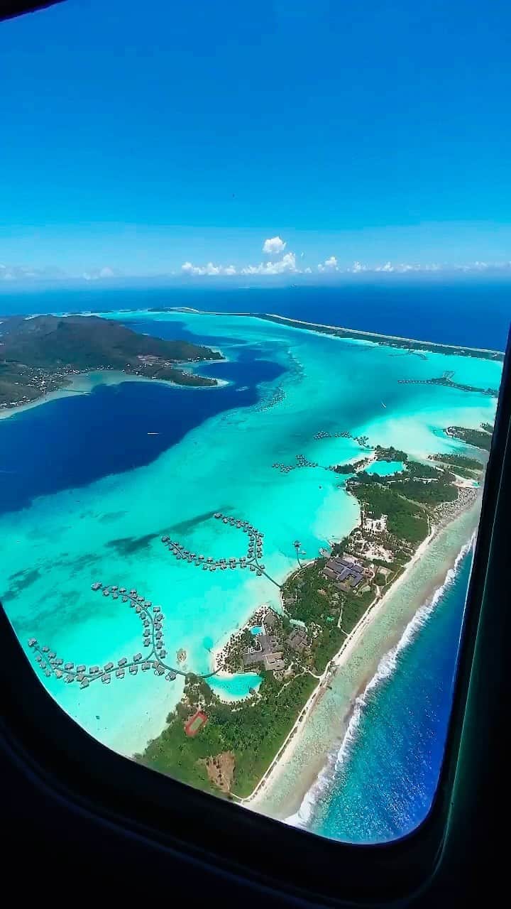 Wonderful Placesのインスタグラム：「Best helicopter view by @jeremyaustiin 😍😍 Is Bora Bora on your bucket list? Tag who you’d go with!!! . 📹 ✨@jeremyaustiin✨ 📍Bora Bora - French Polynesia 🇵🇫  #wonderful_places for a feature ♥️」