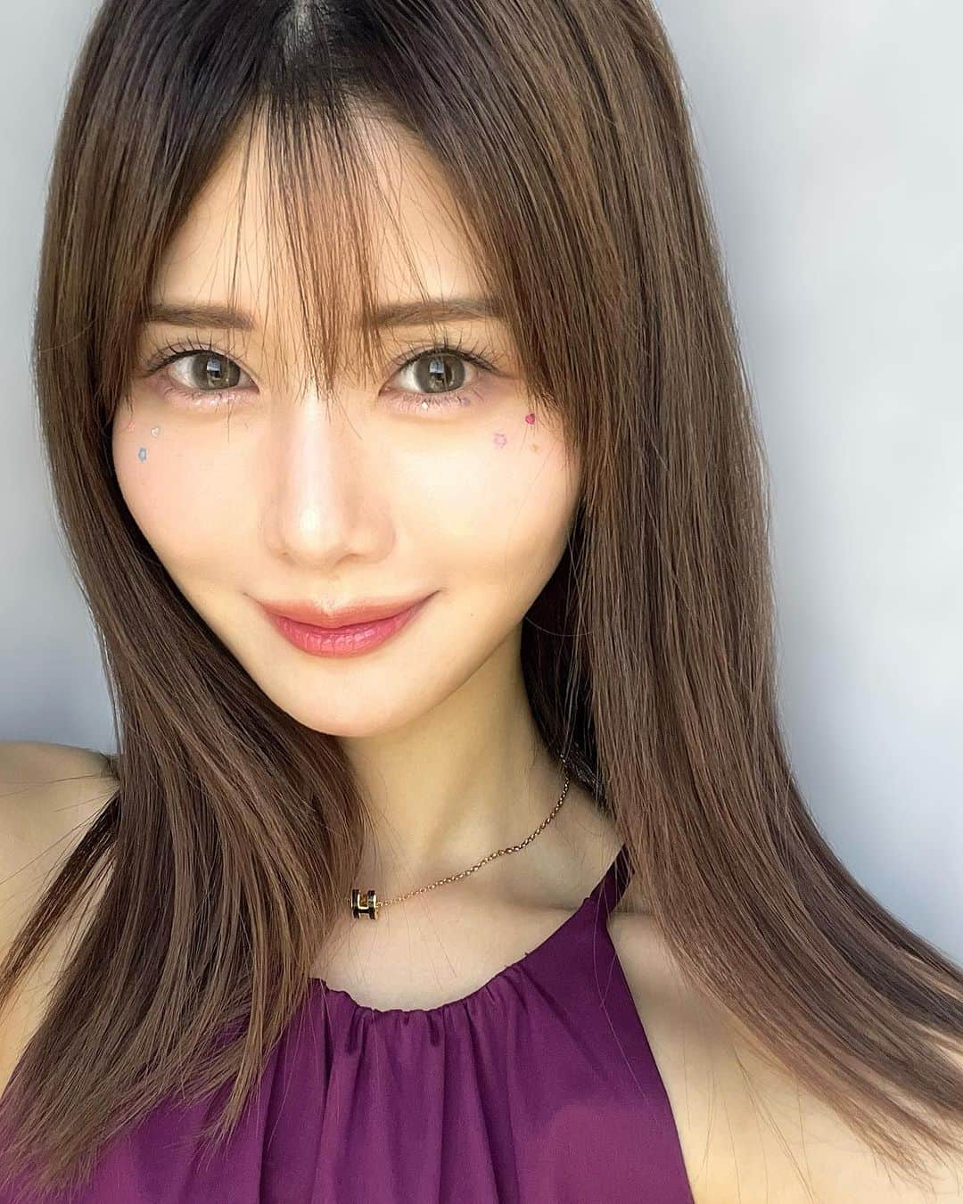 一木美里さんのインスタグラム写真 - (一木美里Instagram)「💜💜💜  今回も撮影の時のメイクは @_makeup_ella_ 先生にお願いしました🤍お気に入りメイク、ありがとうございます🫶🏻🥺✨  狎鴎亭ロデオにあってアクセスもいいしおすすめ♡DMから予約できるのでぜひ韓国でヘアメイクを受けたい方は行ってみてくださいね♡メイクや仕方や似合うヘアメイクも丁寧に教えてくれます💄✨  ____________ 📍 @alabit_official   서울 강남구 압구정로46길 35 모빌딩 4층  #エイラビット#韓国ヘアメイク#韓国旅行#韓国情報#アイドルヘアメイク#hairmakeup#seoultrip」8月5日 20時17分 - misato_ichiki