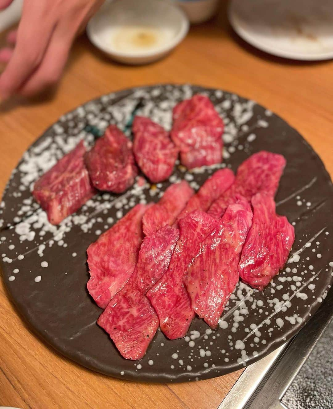 越馬千春さんのインスタグラム写真 - (越馬千春Instagram)「. 休日の夜はご飯作りサボりたいし ゆっくり過ごしたい🙂🤍  お肉好きな我が家は外食は焼肉率90%‼️  #母の呟き #夏休み#夏休み2023#chiharukoshiba_restaurant #chiharukoshiba_yakiniku#東京焼肉#焼肉矢澤#矢澤#ミート矢澤」8月5日 20時22分 - chiharukoshiba