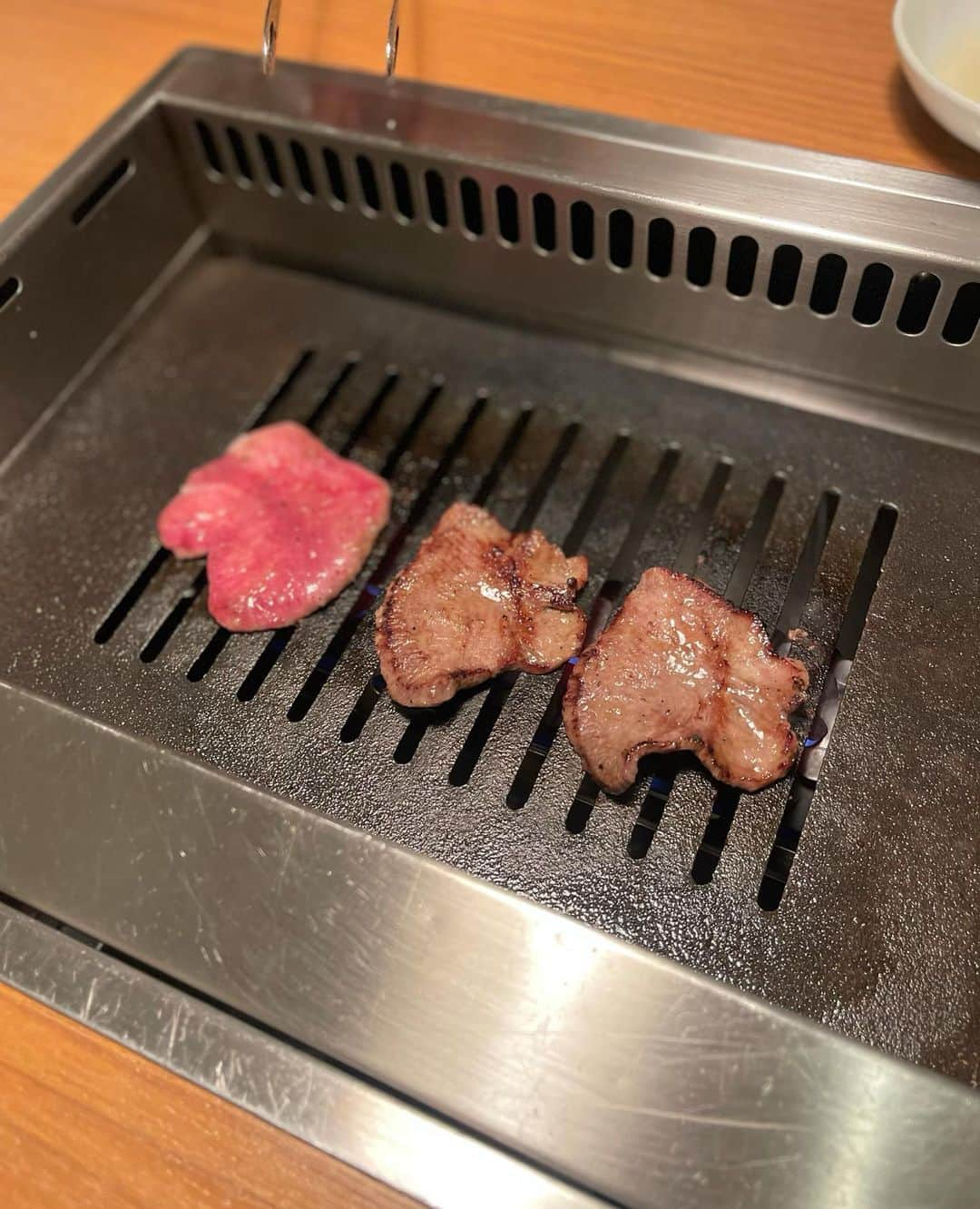 越馬千春さんのインスタグラム写真 - (越馬千春Instagram)「. 休日の夜はご飯作りサボりたいし ゆっくり過ごしたい🙂🤍  お肉好きな我が家は外食は焼肉率90%‼️  #母の呟き #夏休み#夏休み2023#chiharukoshiba_restaurant #chiharukoshiba_yakiniku#東京焼肉#焼肉矢澤#矢澤#ミート矢澤」8月5日 20時22分 - chiharukoshiba