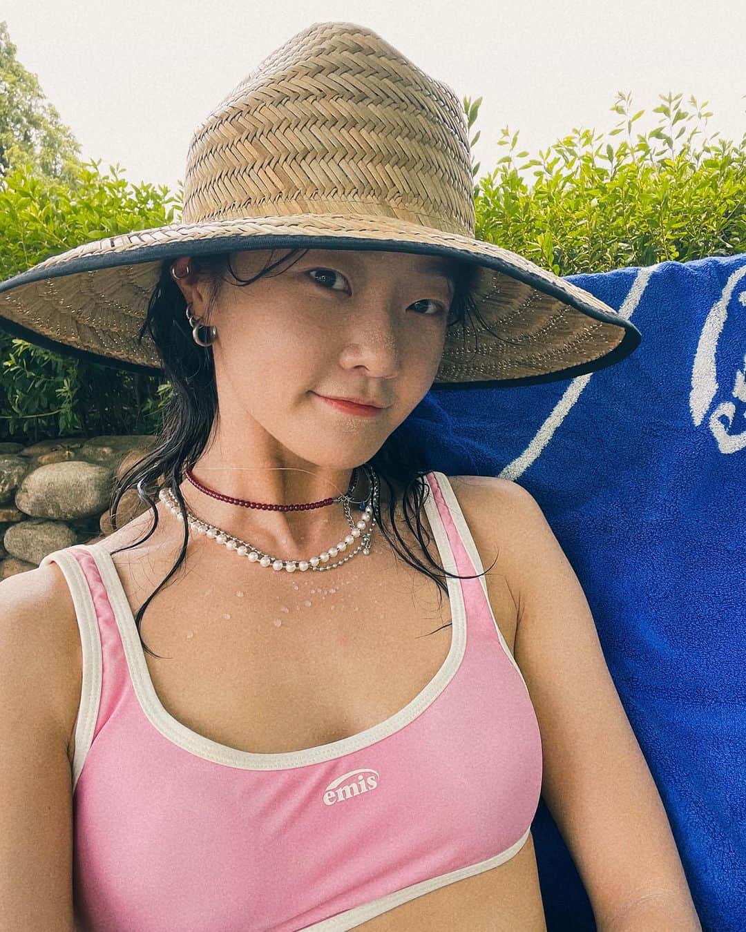 ヒョニ・カンのインスタグラム：「아 여름!🥵」