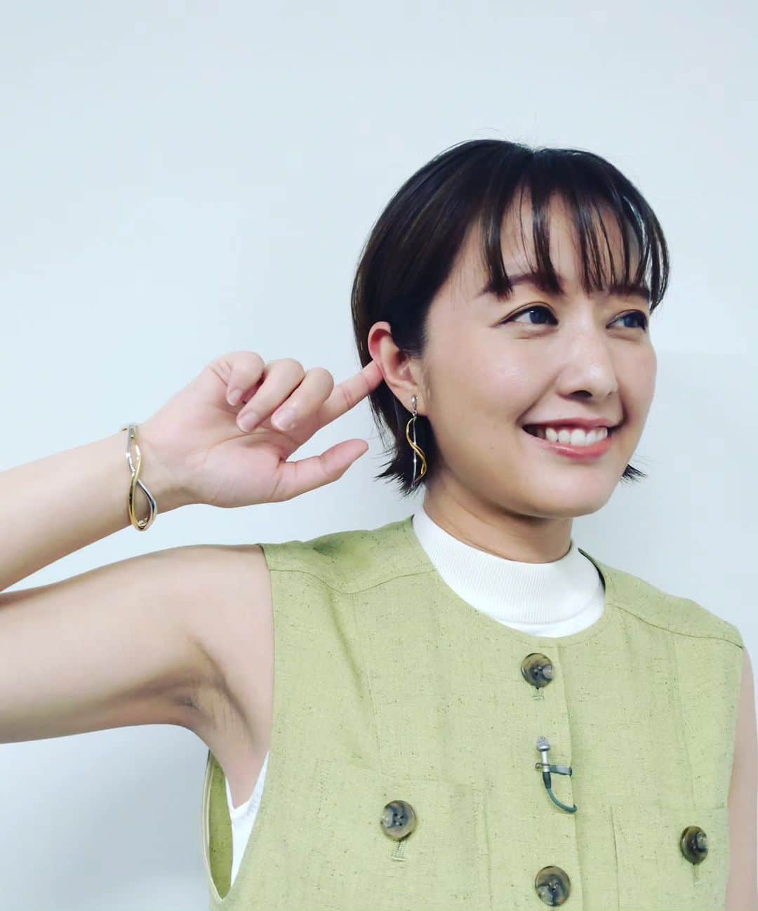 中村仁美さんのインスタグラム写真 - (中村仁美Instagram)「明日の朝は 健康カプセル！元気の時間 スタジオとロケにも スタジオで ...