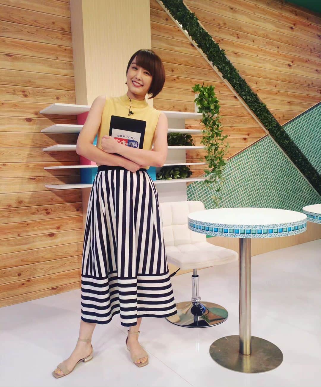 中村仁美さんのインスタグラム写真 - (中村仁美Instagram)「明日の朝は 健康カプセル！元気の時間 スタジオとロケにも スタジオで ...