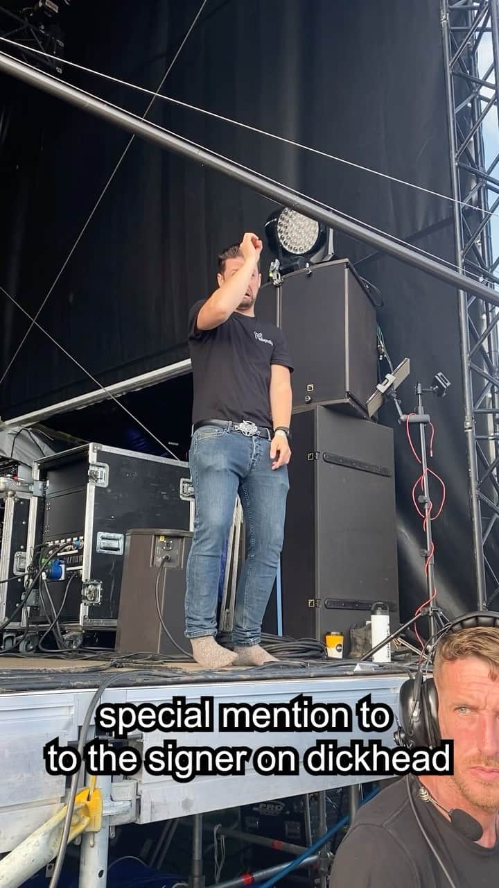 ケイト・ナッシュのインスタグラム：「This guy gets a prize @bingleyweekend」