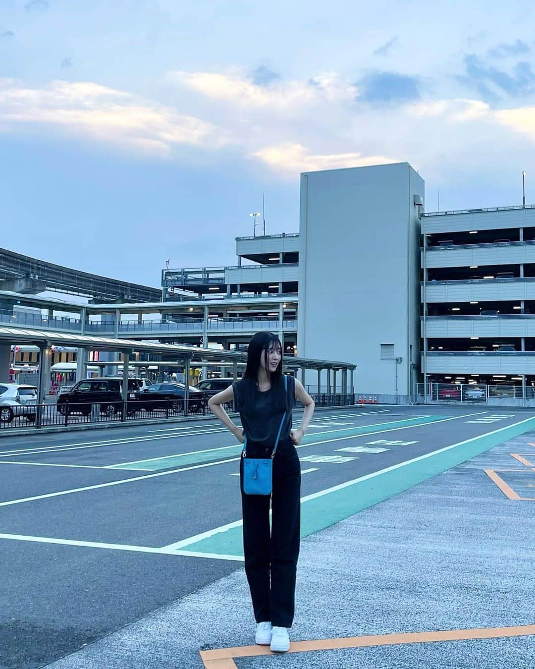 月野有菜さんのインスタグラム写真 - (月野有菜Instagram)「8月に入りましたね🌻 ⁡ 私は夏休みが始まりました~!!🤍 ⁡ 皆さんは何かご予定ありますか??👀」8月5日 20時40分 - yuna_tsukino920